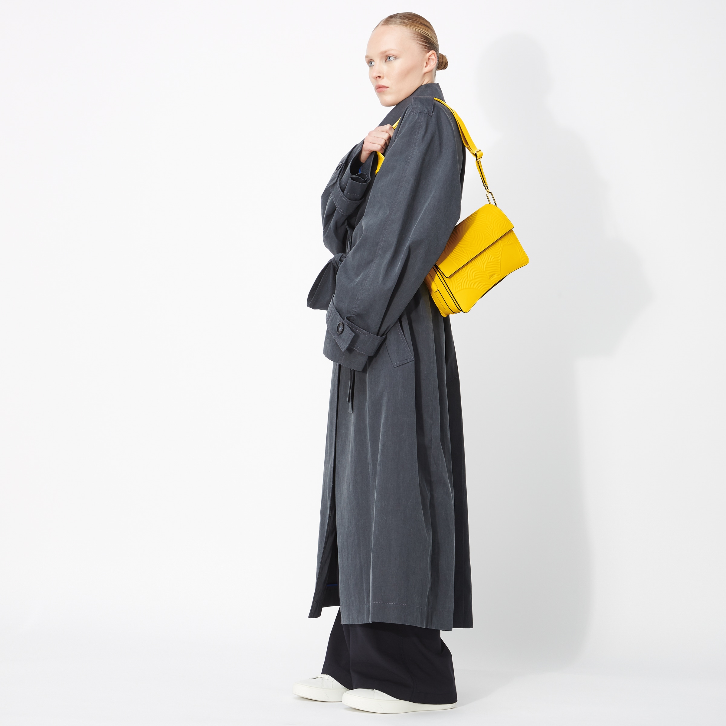 ECCOยฎ Pinch Leather Crossbody Bag - Yellow - Modelshot-1