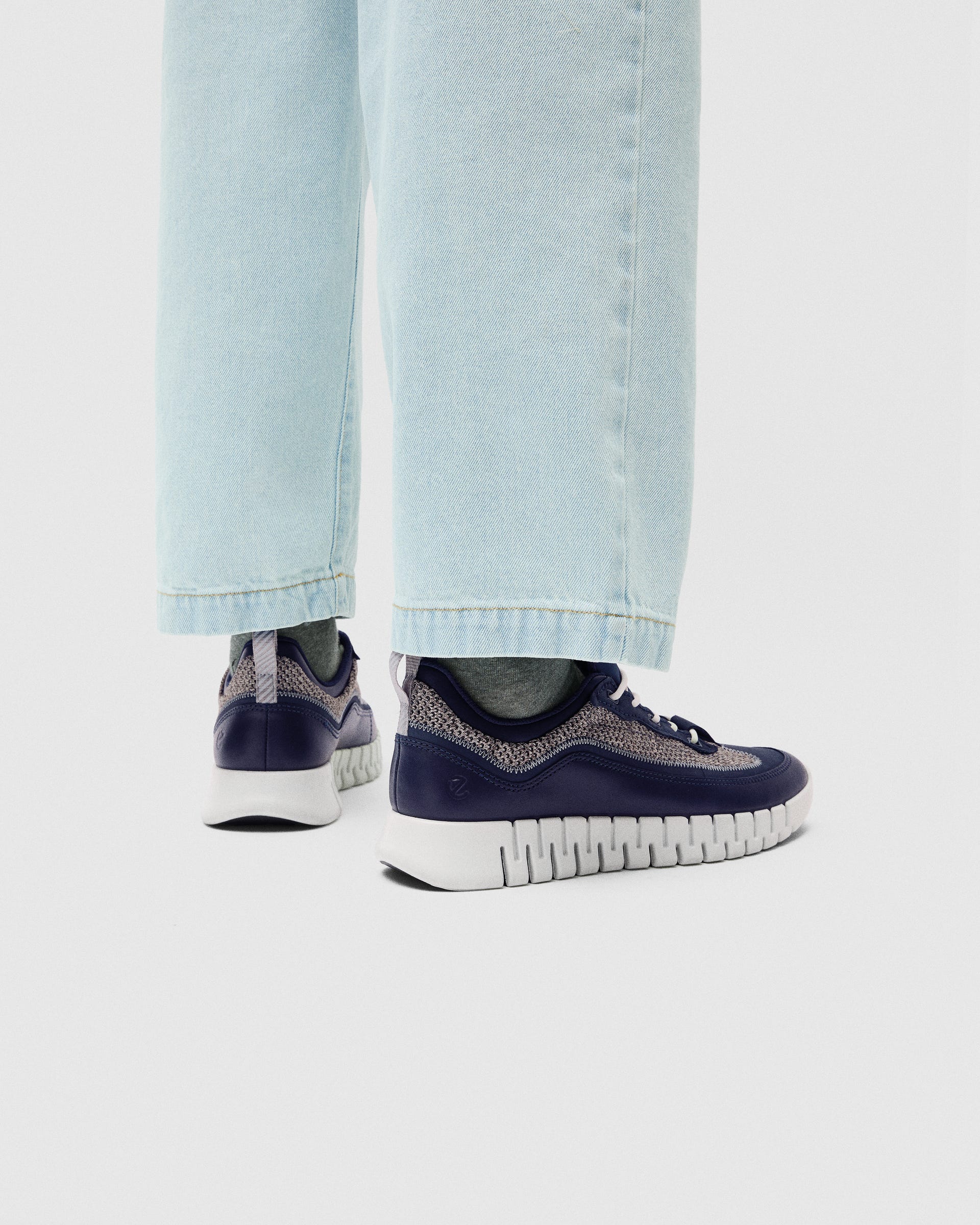 ECCO® GRUUV heren leren sneaker - Blauw - Lifestyle image-1