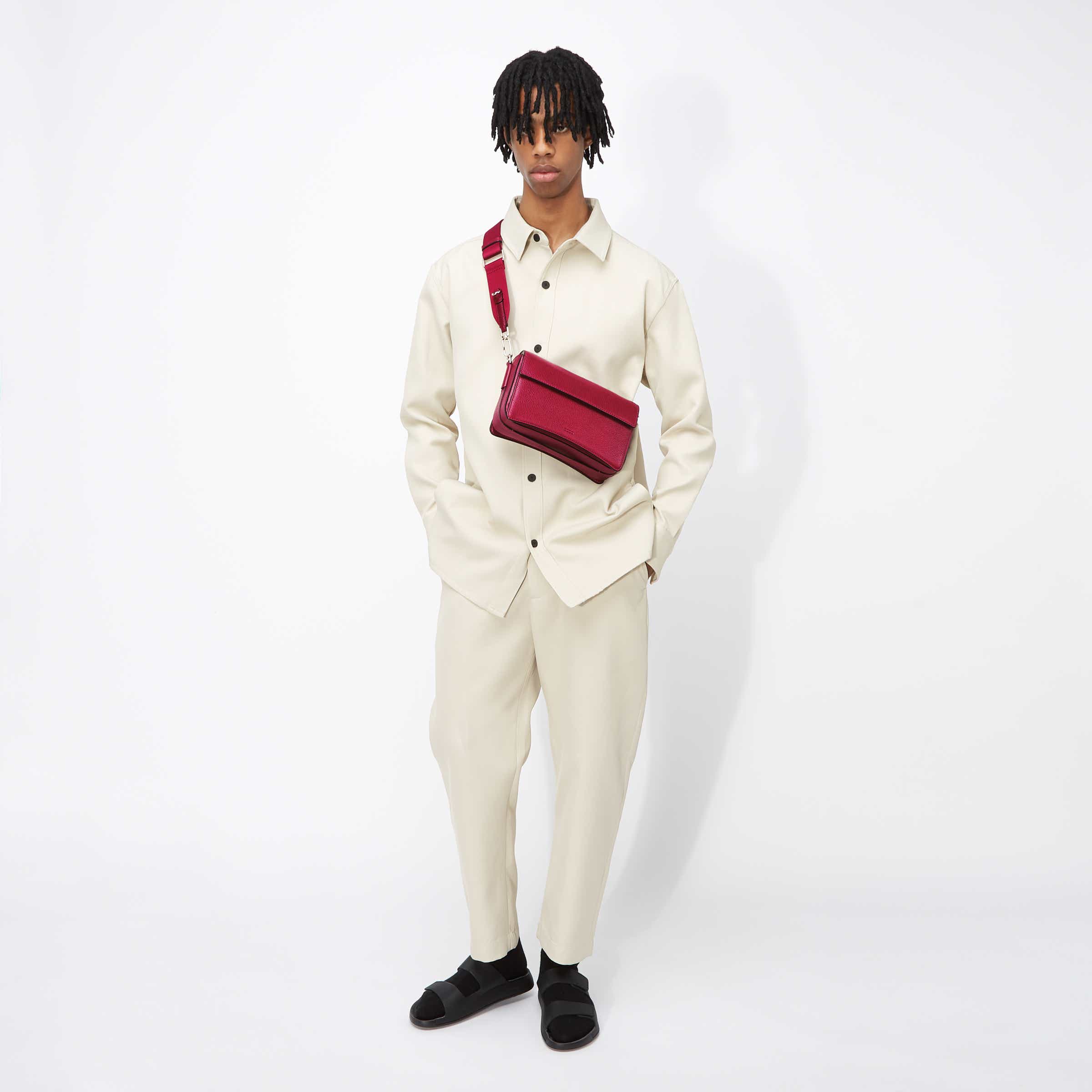 ECCO® Pinch Bag Leather Crossbody Bag - Red - Modelshot-1