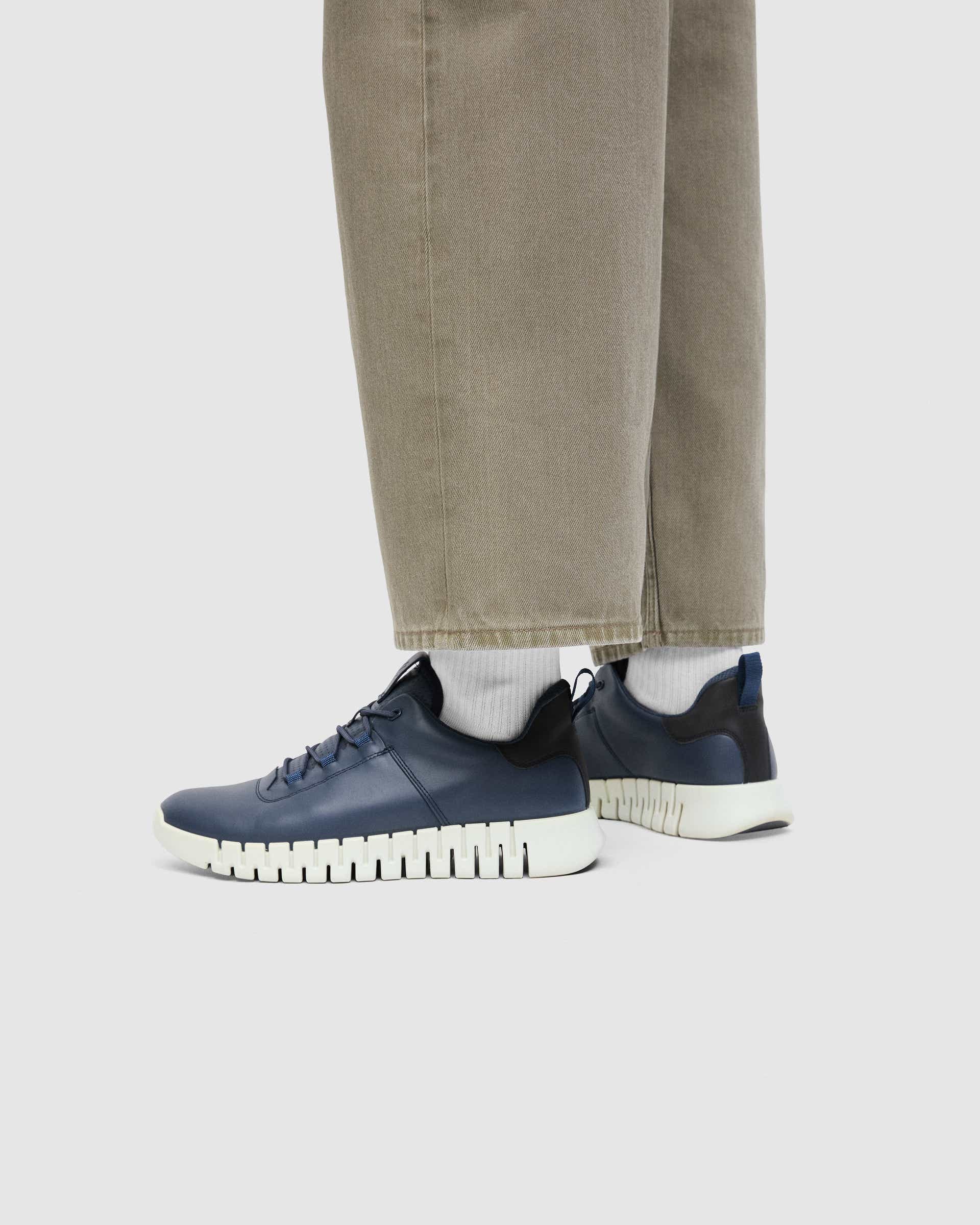 ECCO® Gruuv nahast vabaajajalats meestele - Sinine - Lifestyle image-1