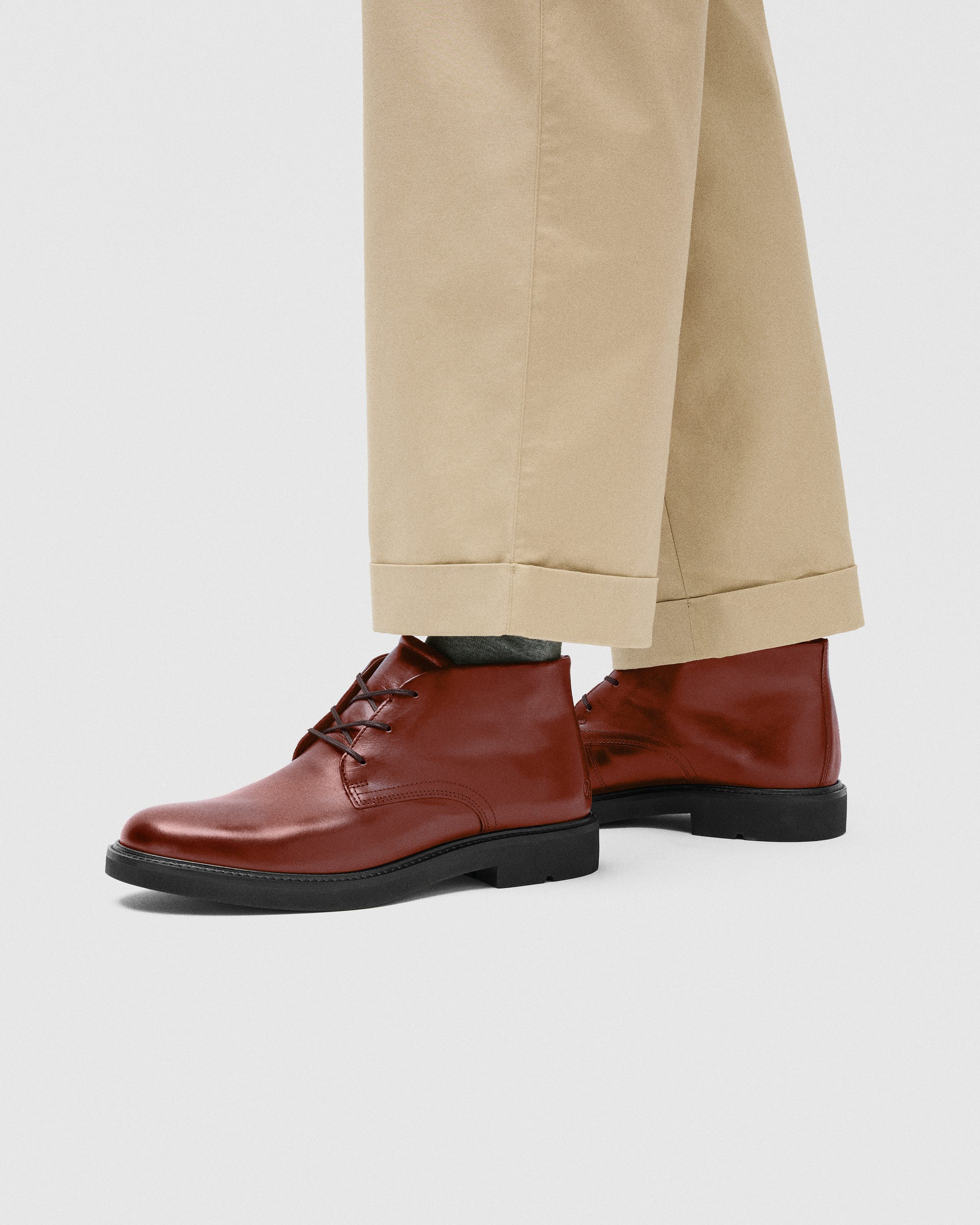 ECCO Men Metropole London Chukka - Brown - Lifestyle image-1
