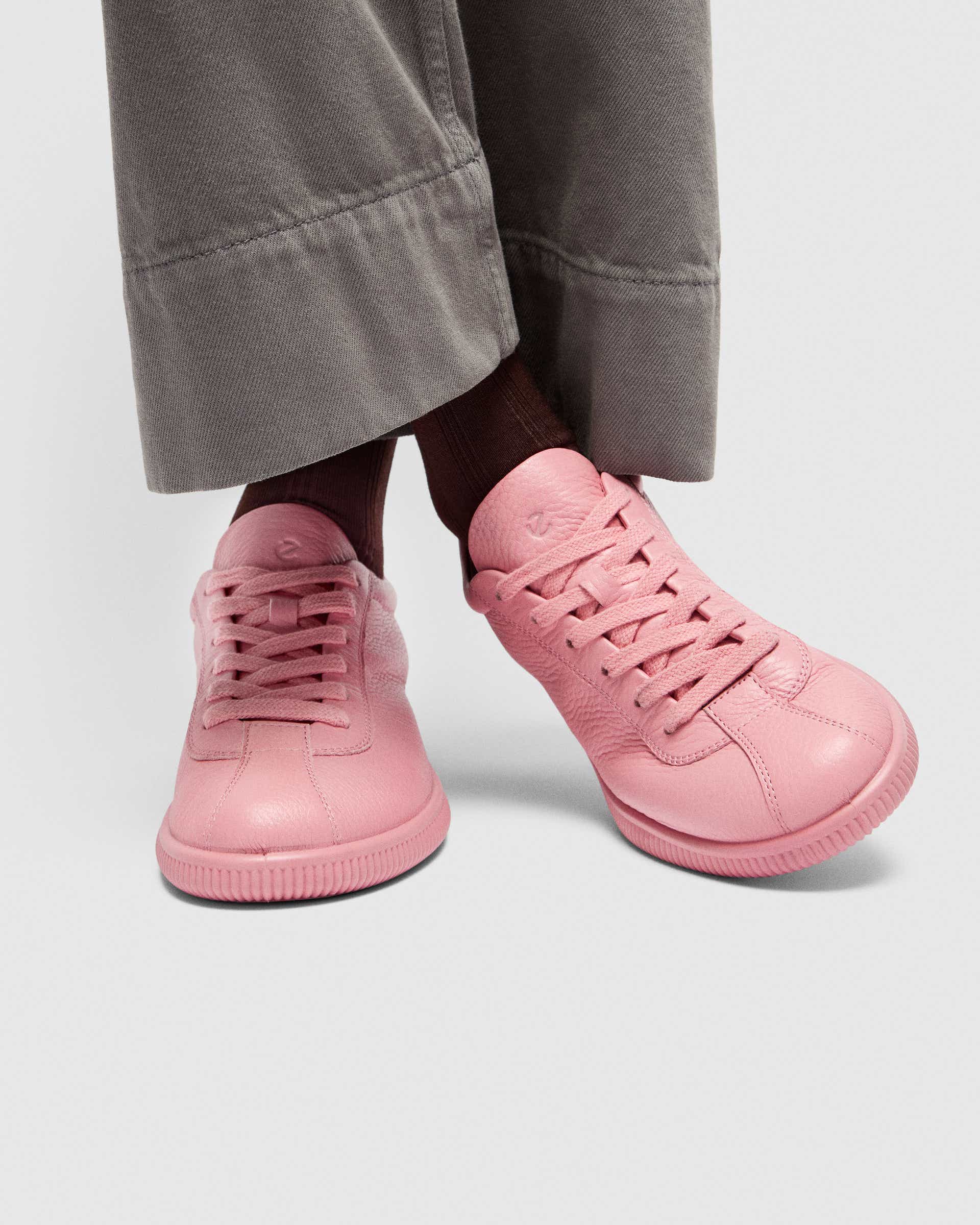 ECCO SOFT ZERO WOMEN'S SHOE - Pink - Lifestyle image-1