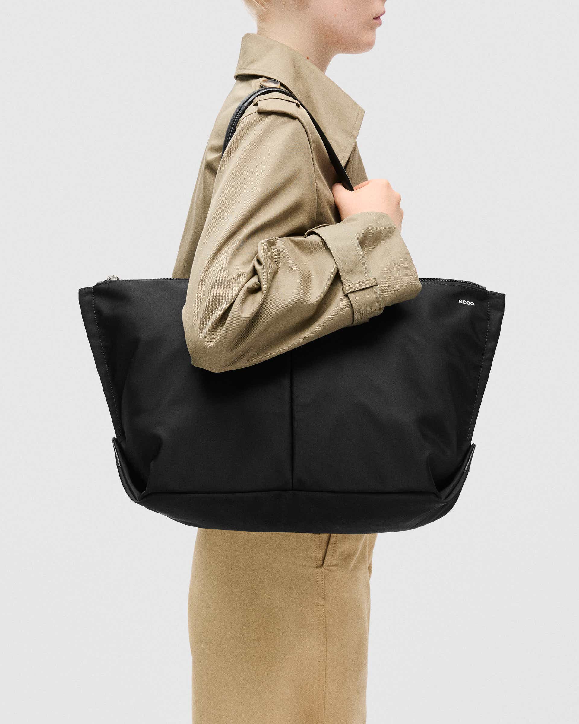 ECCO Tote Go Light - Negro - Lifestyle image-1