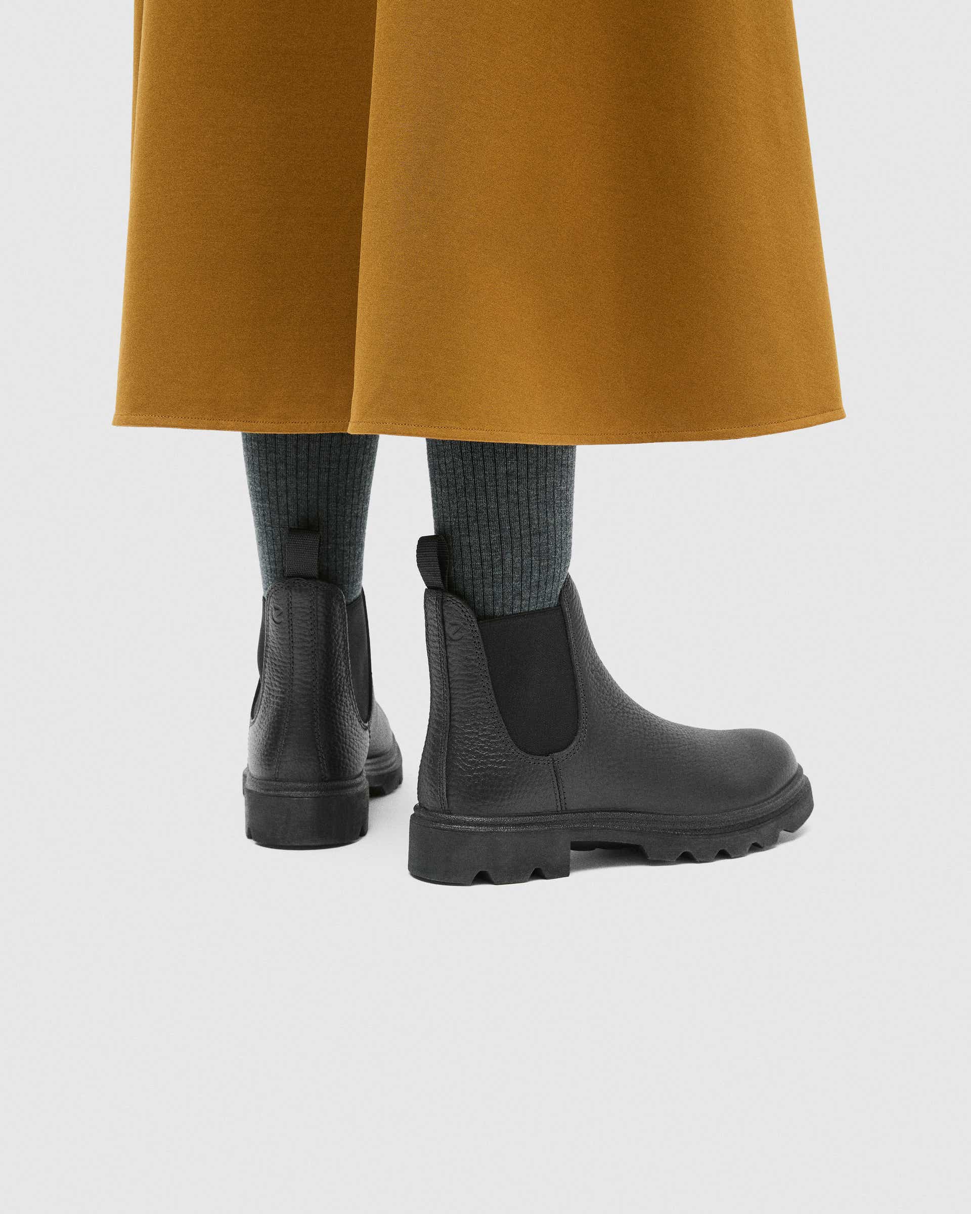 ECCO® Grainer Damen Chelsea Boot aus Leder - Schwarz - Lifestyle image-1