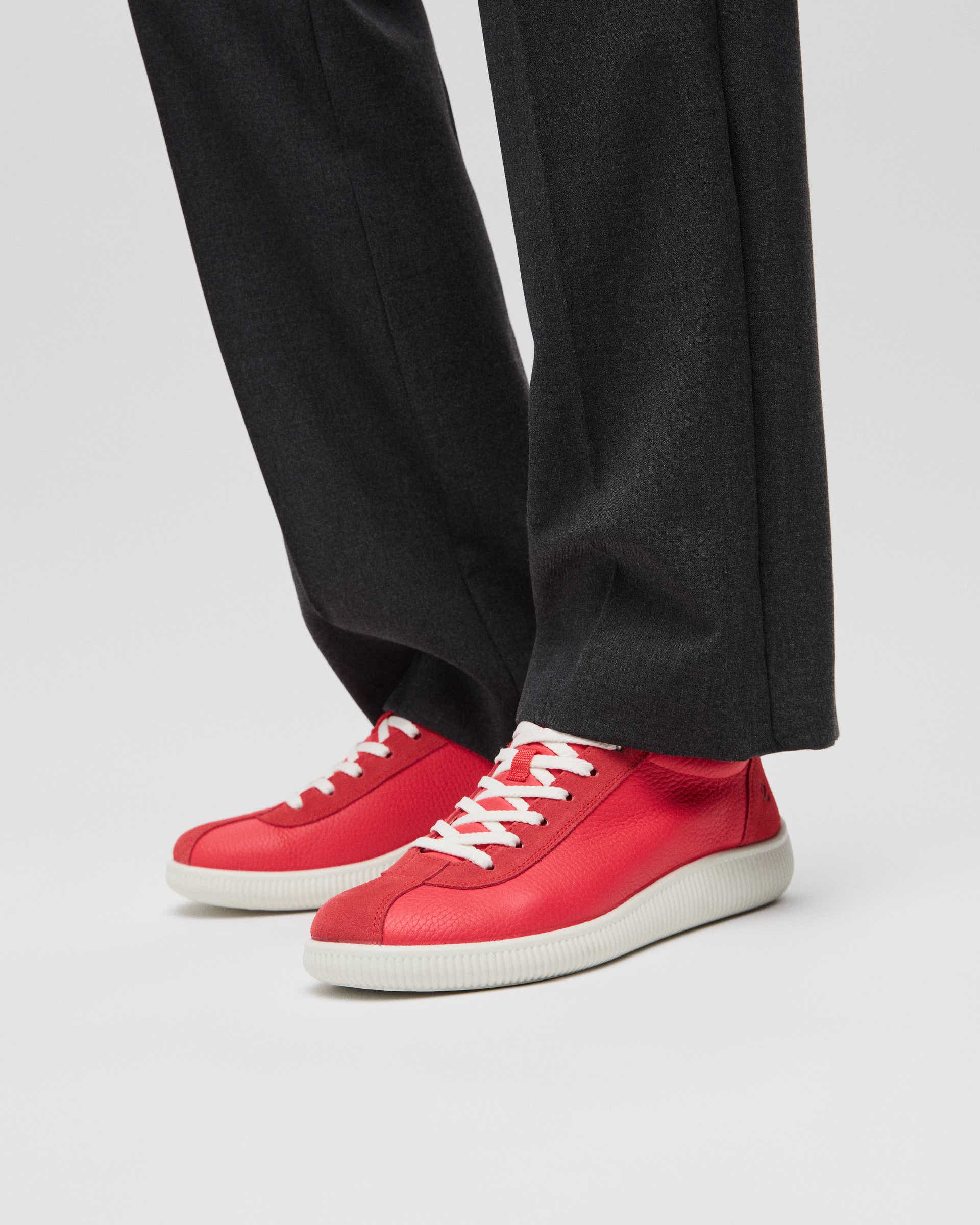 ECCO SOFT ZERO WOMEN'S SNEAKER - Red - Lifestyle image-1