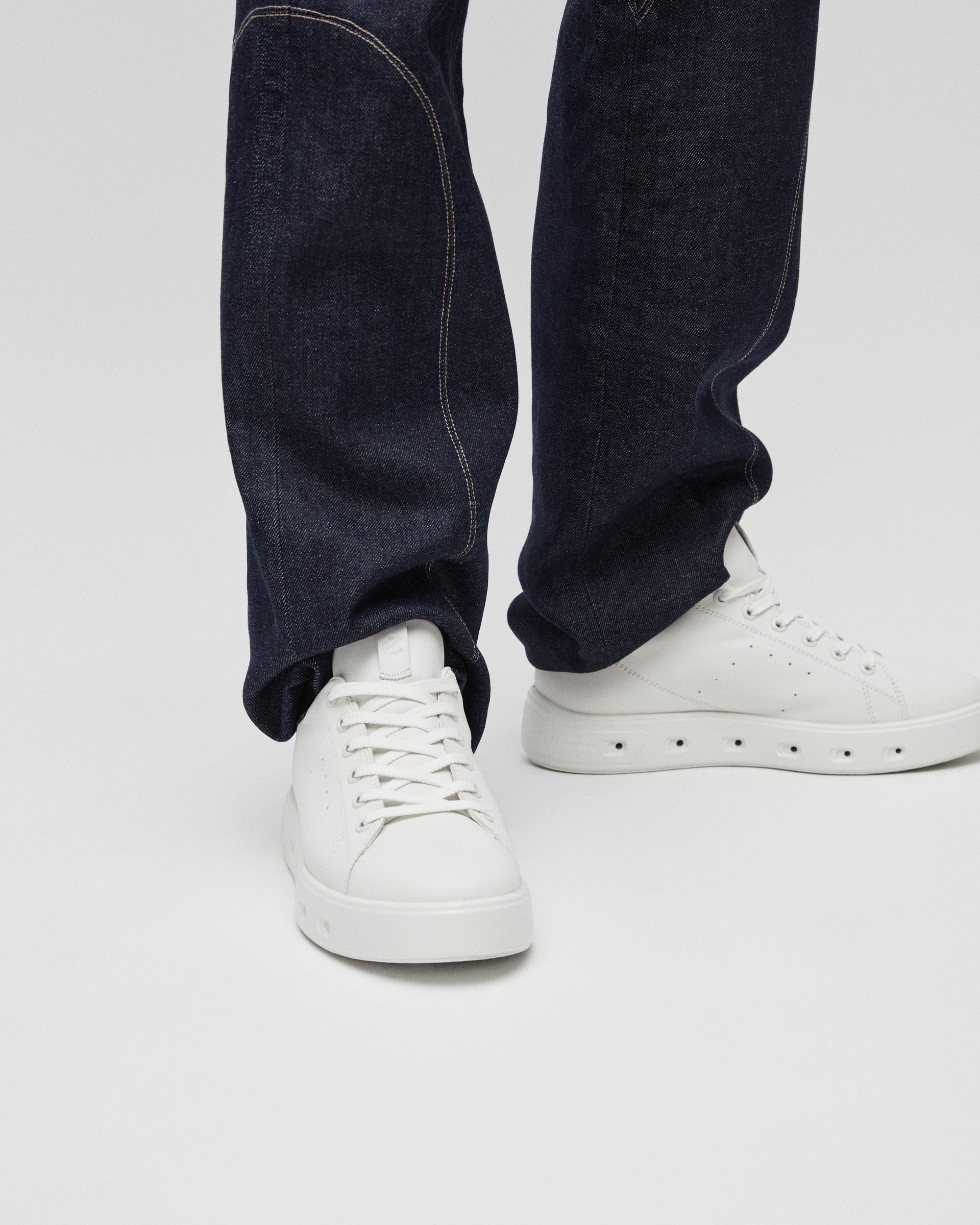 ECCO STREET 720 WOMEN'S SNEAKER - White - Lifestyle image-1