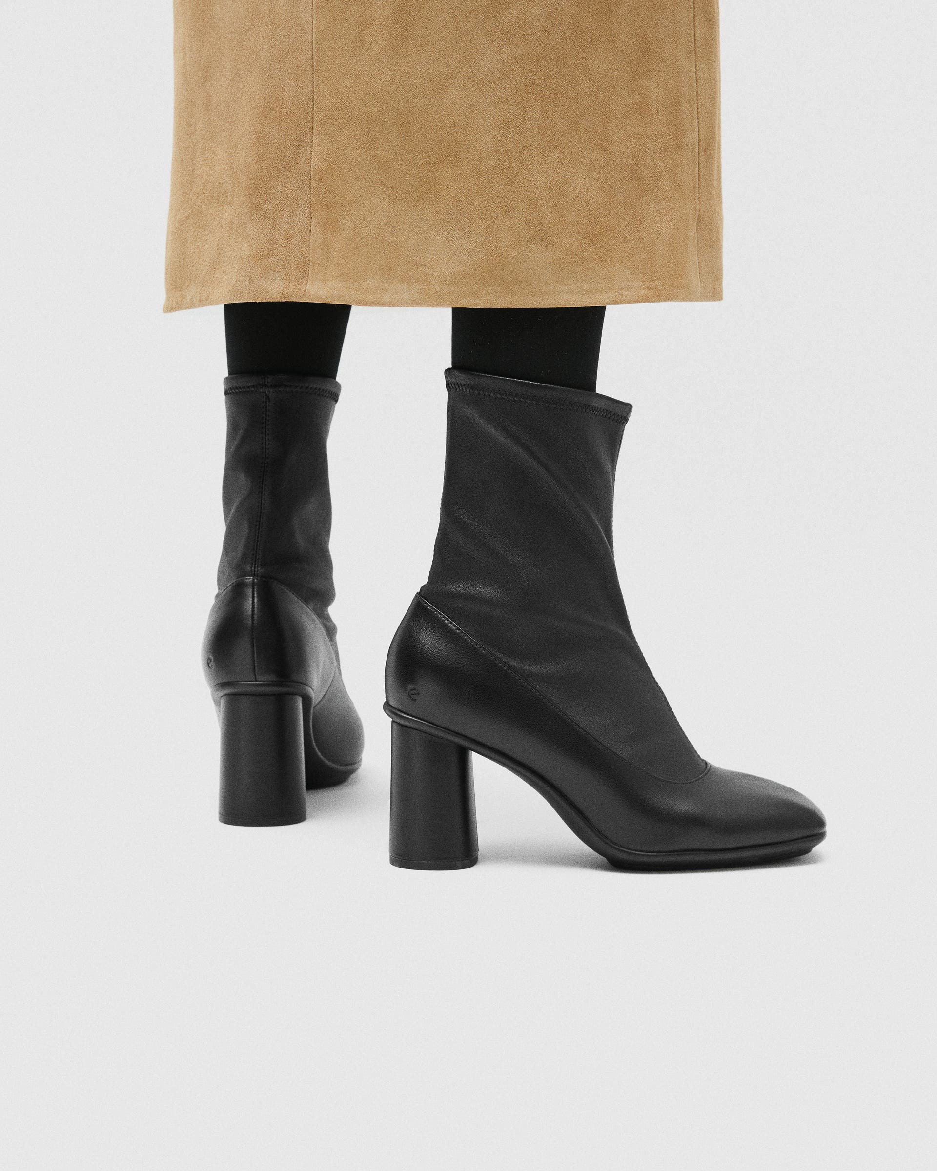 Damskie skórzane buty za kostkę ECCO® SCULPTED ALBA 65 - Czarny - Lifestyle image-1