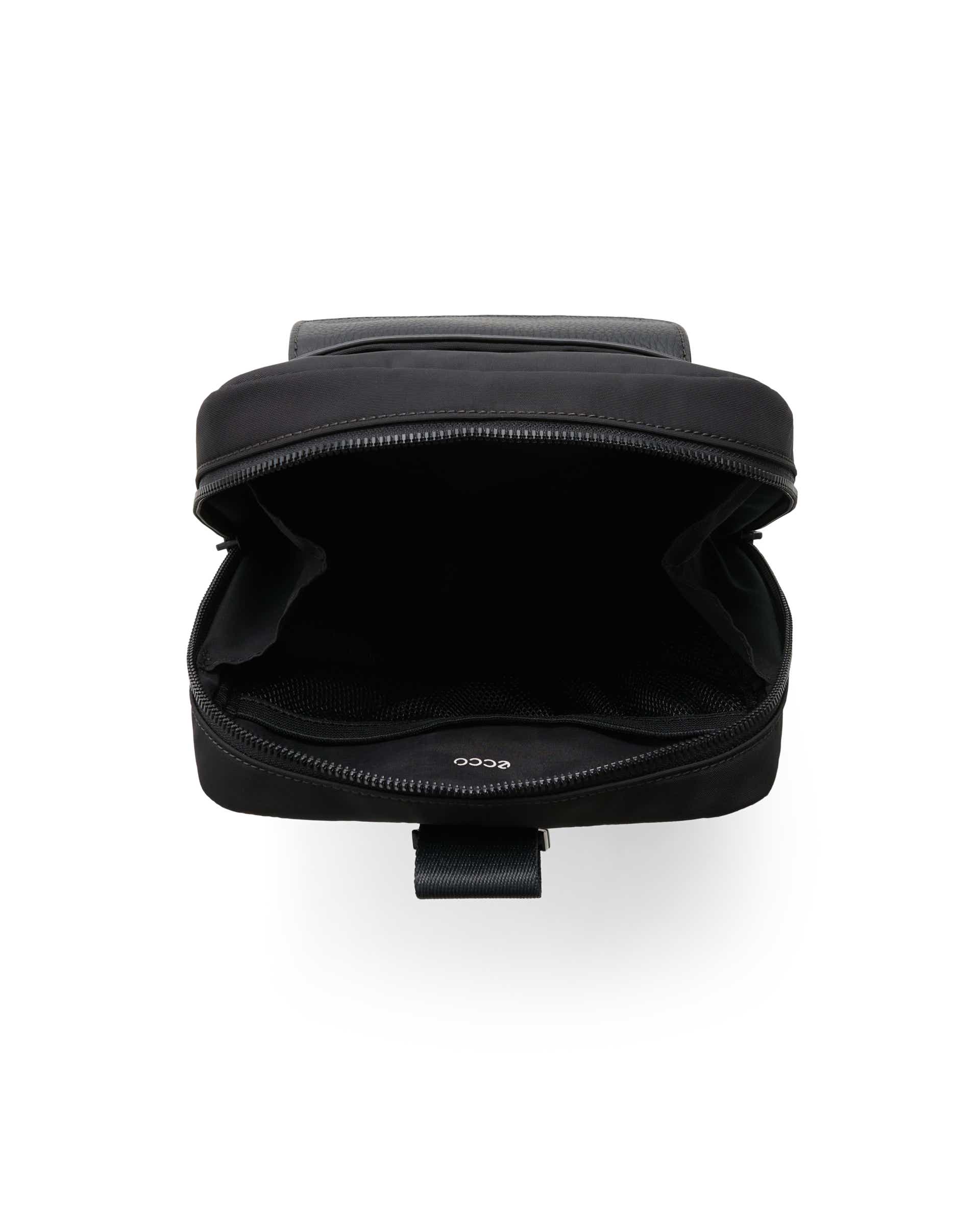 ECCO Voyager X Body Sling レザーショルダーバッグ | ブラック ECCO Voyager X Body Sling レザーショルダーバッグ | ブラック