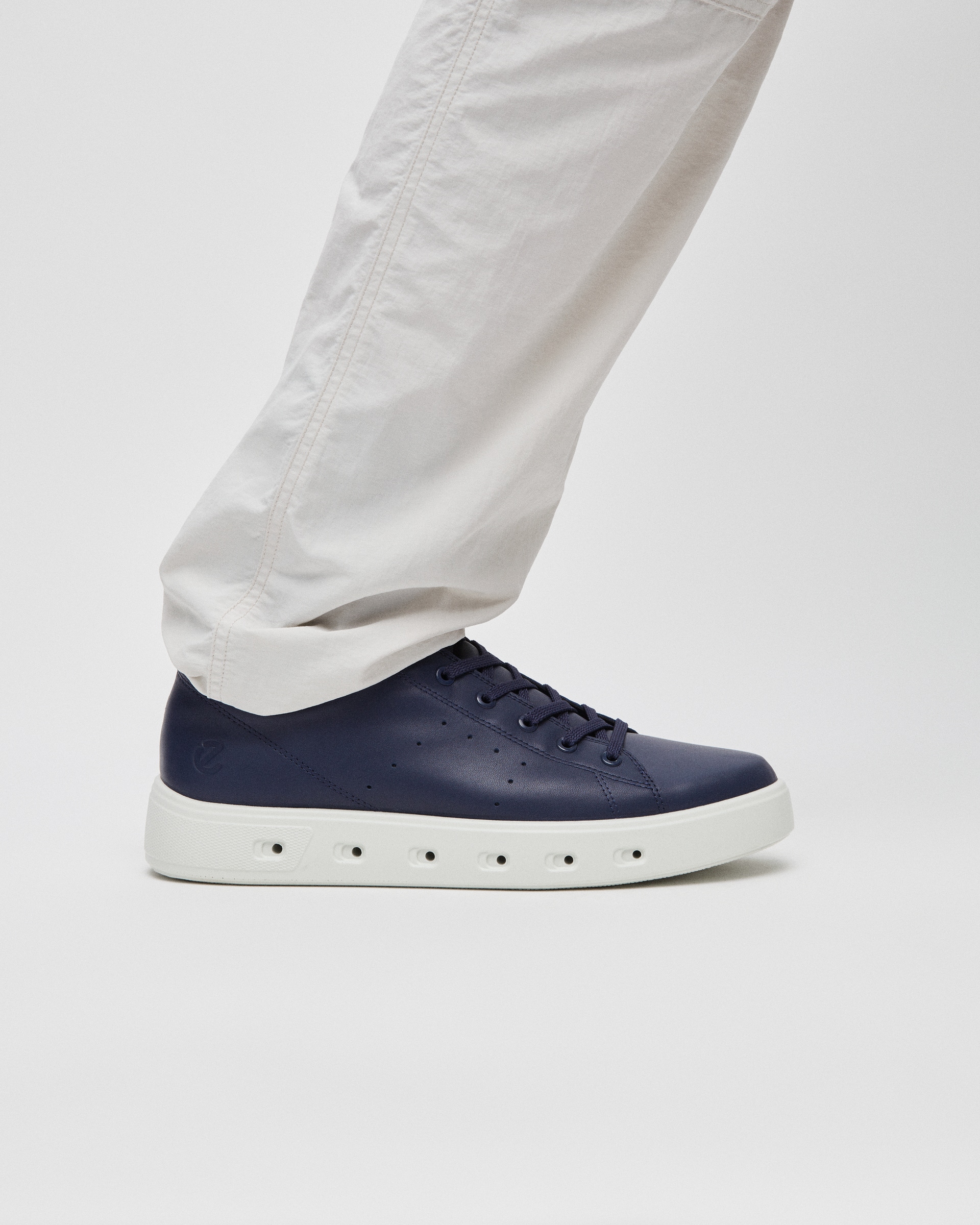 ECCO® Street 720 muške kožne tenisice Gore-Tex - Plava - Lifestyle image-1