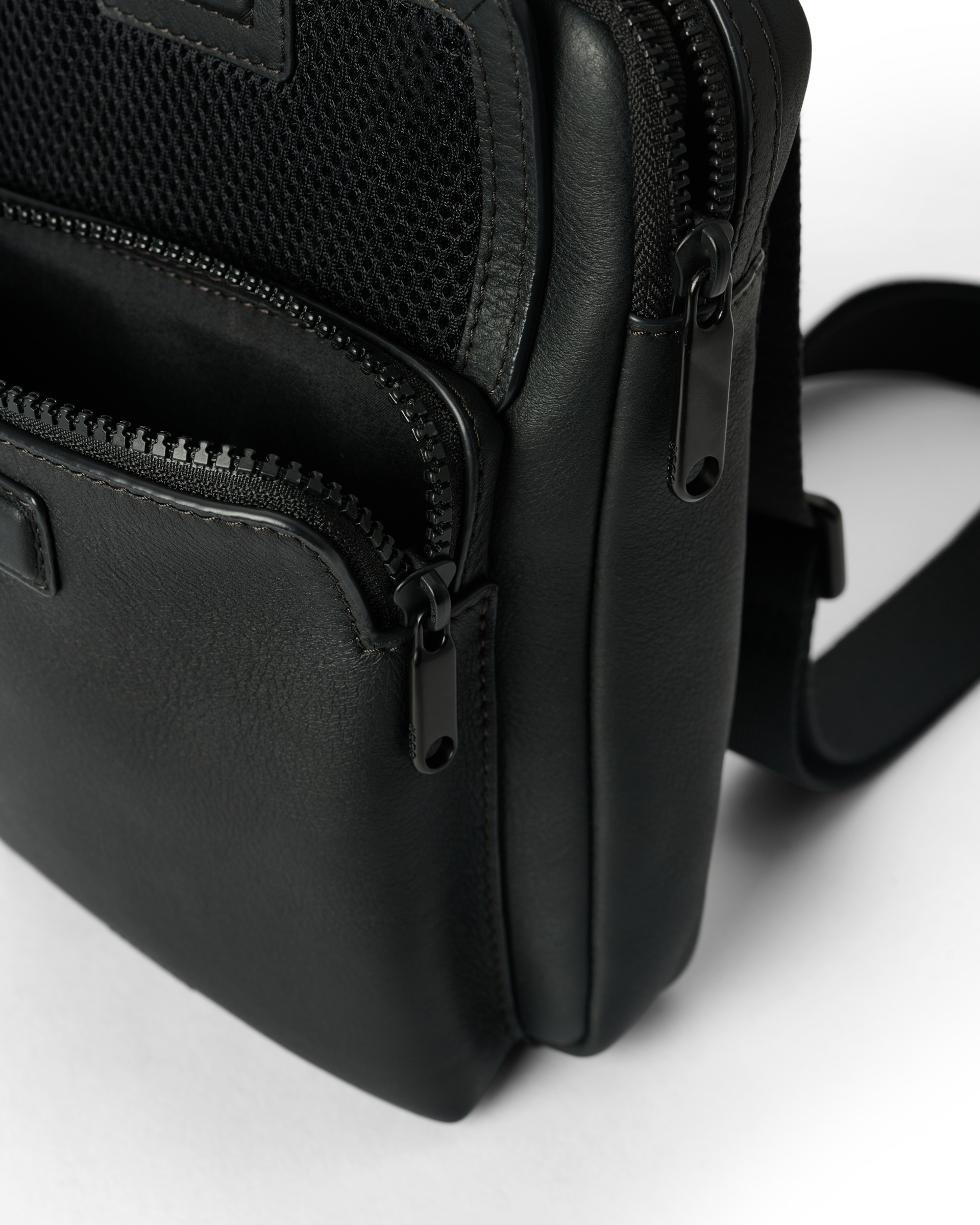 ECCO® Flat Pouch sac bandoulière cuir - Noir - Inside