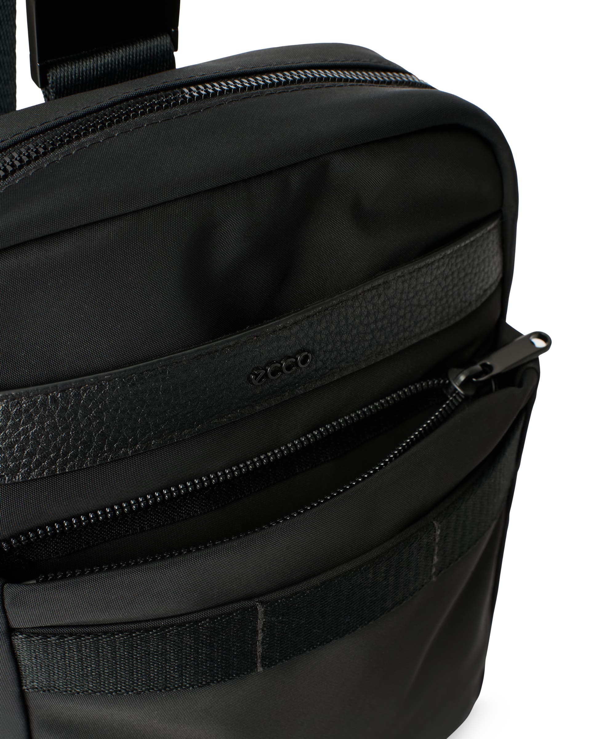 ECCO Voyager X Body Sling - Black - Detail-2