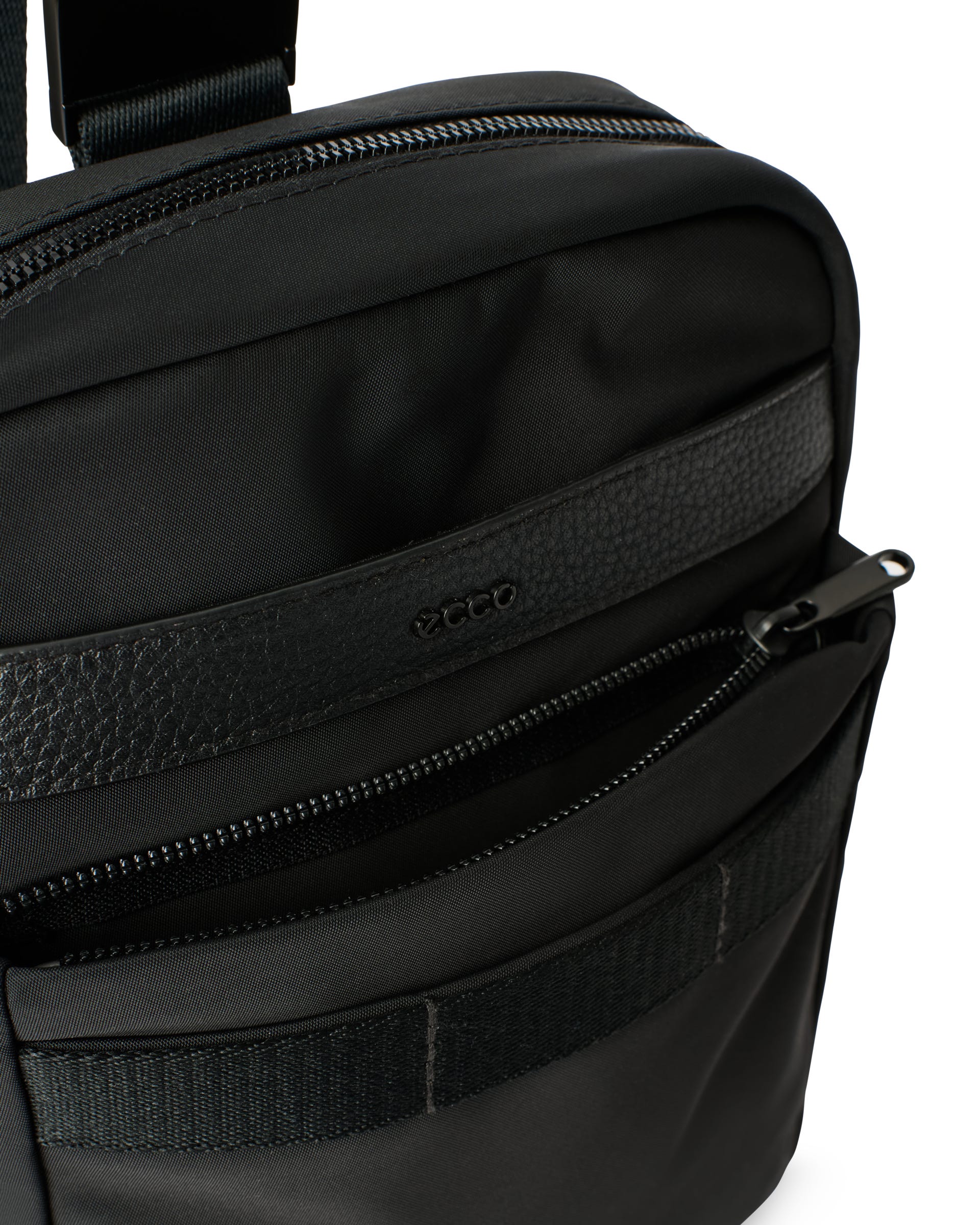 ECCO Voyager X Body Sling - Black - Detail-2