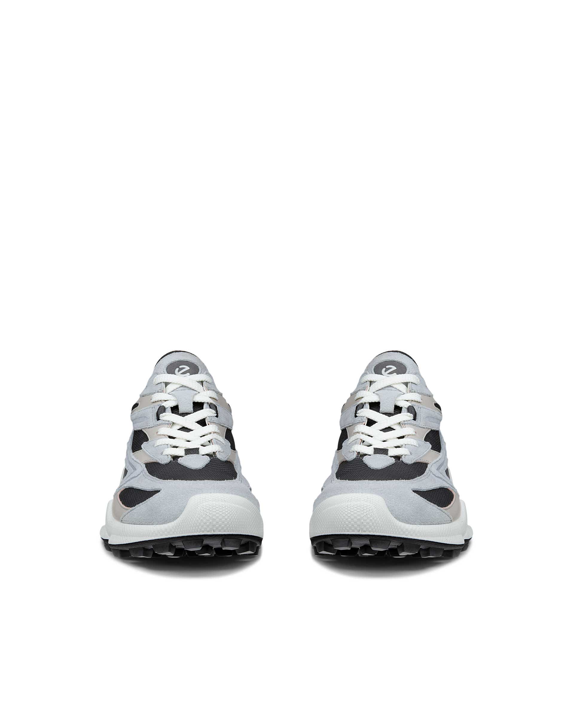 ECCO® BIOM C-TRAIL baskets en daim pour homme - Gris - Front pair