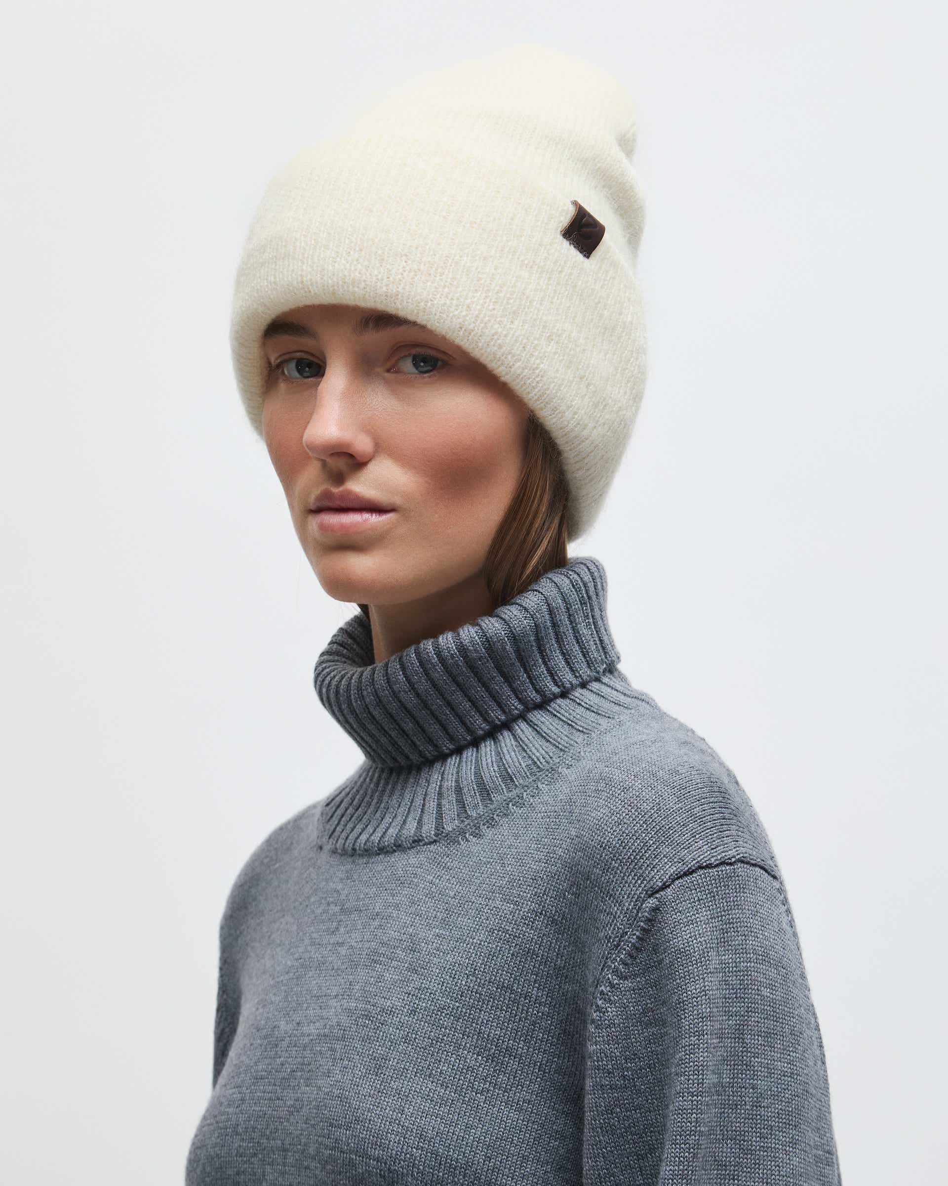 ECCO Women Fluffy Beanie - Hvit - Lifestyle image-1