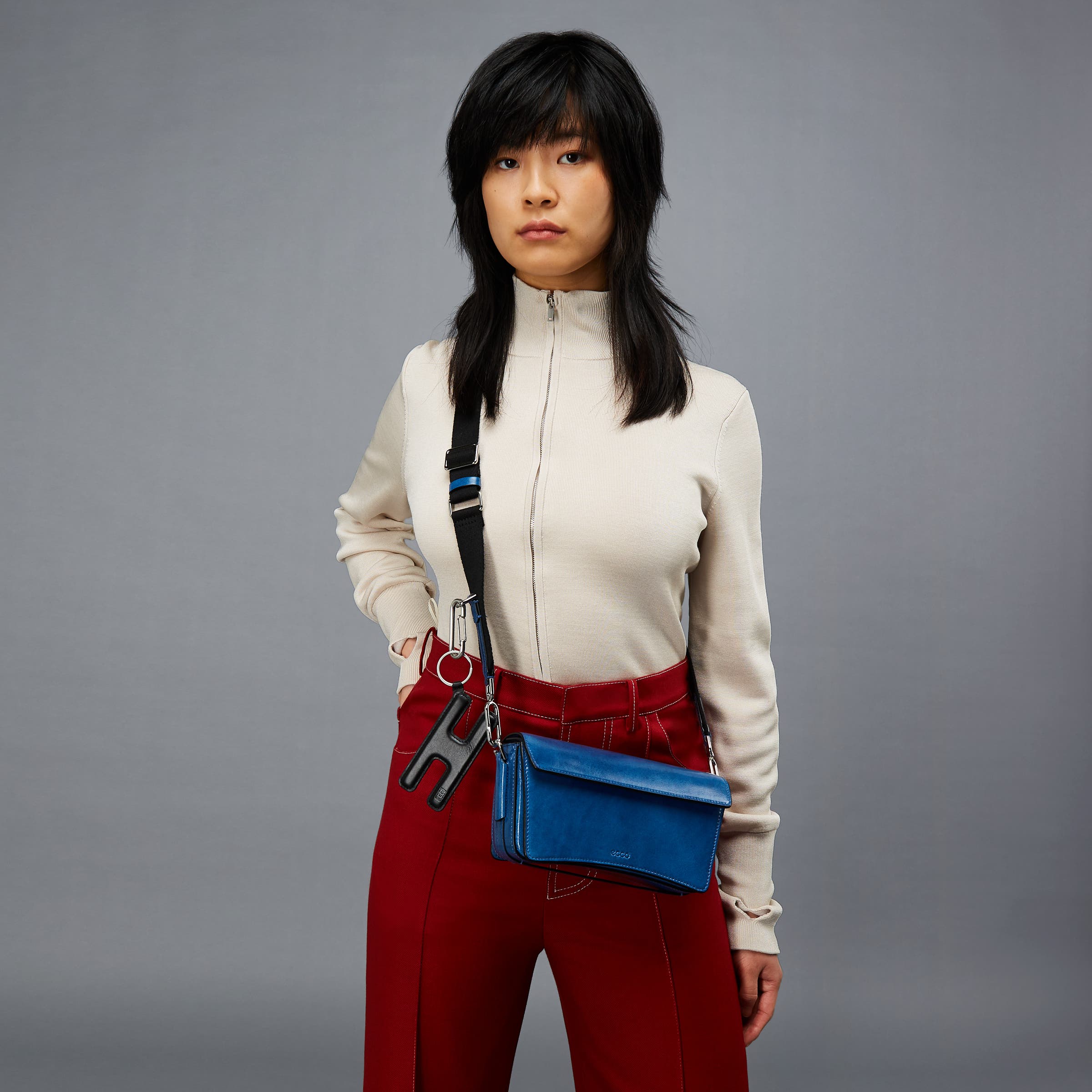 ECCO® E Padded 'H' Leather Charm - Black - Modelshot-1