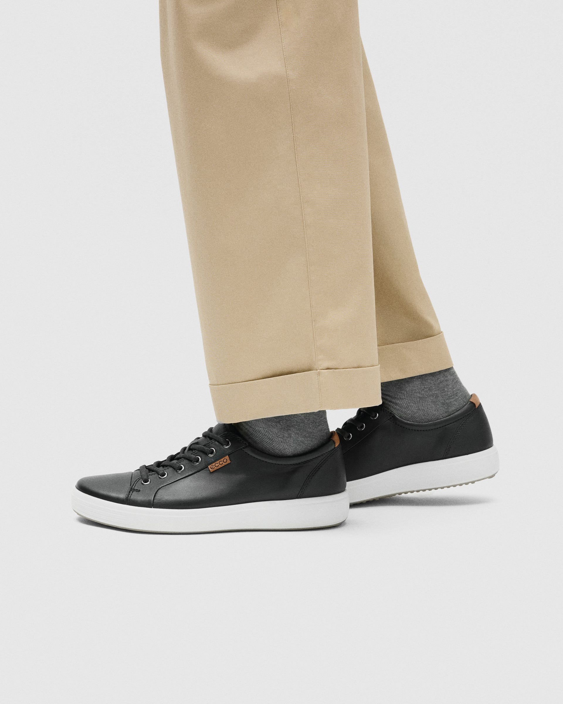 ECCO® Soft 7 Damen Ledersneaker - Schwarz - Lifestyle image-1