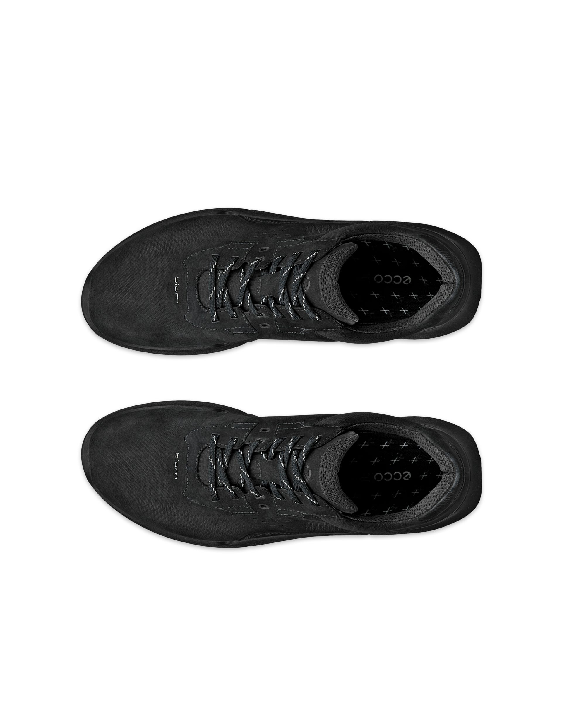 Pánske nubukové tenisky ECCO® BIOM 2.2 - Čierna - Top left pair