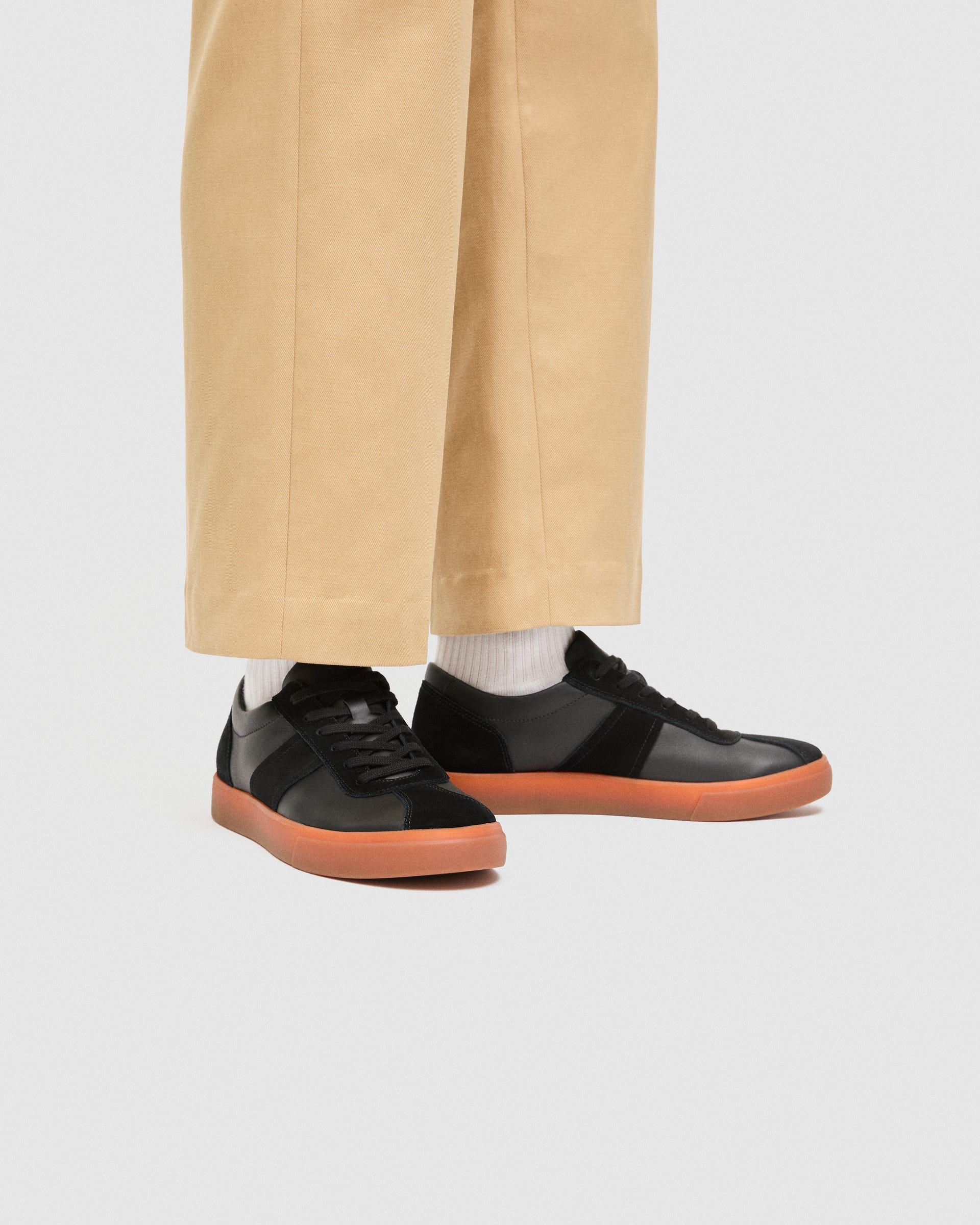 ECCO SOFT 10 MEN'S SNEAKER - Black - Lifestyle image-1