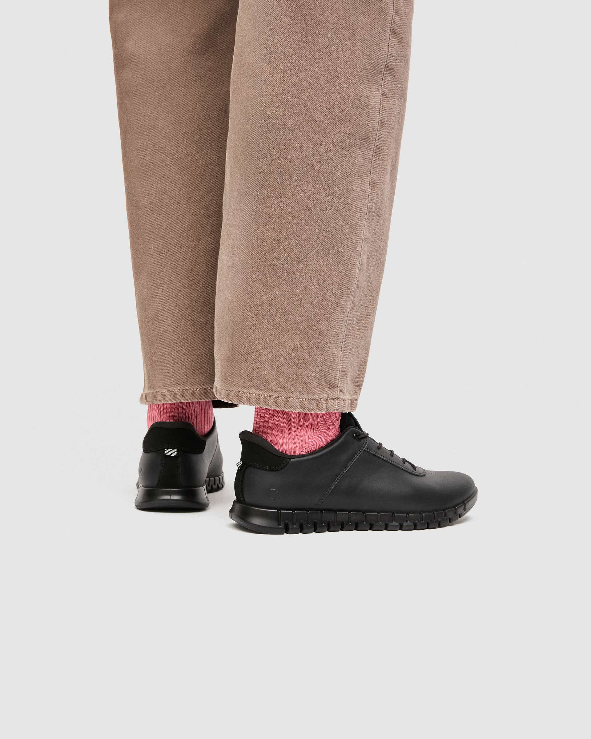ECCO GRUUV LITE WOMEN ウィメンズ スニーカー - ブラック - Lifestyle image-1
