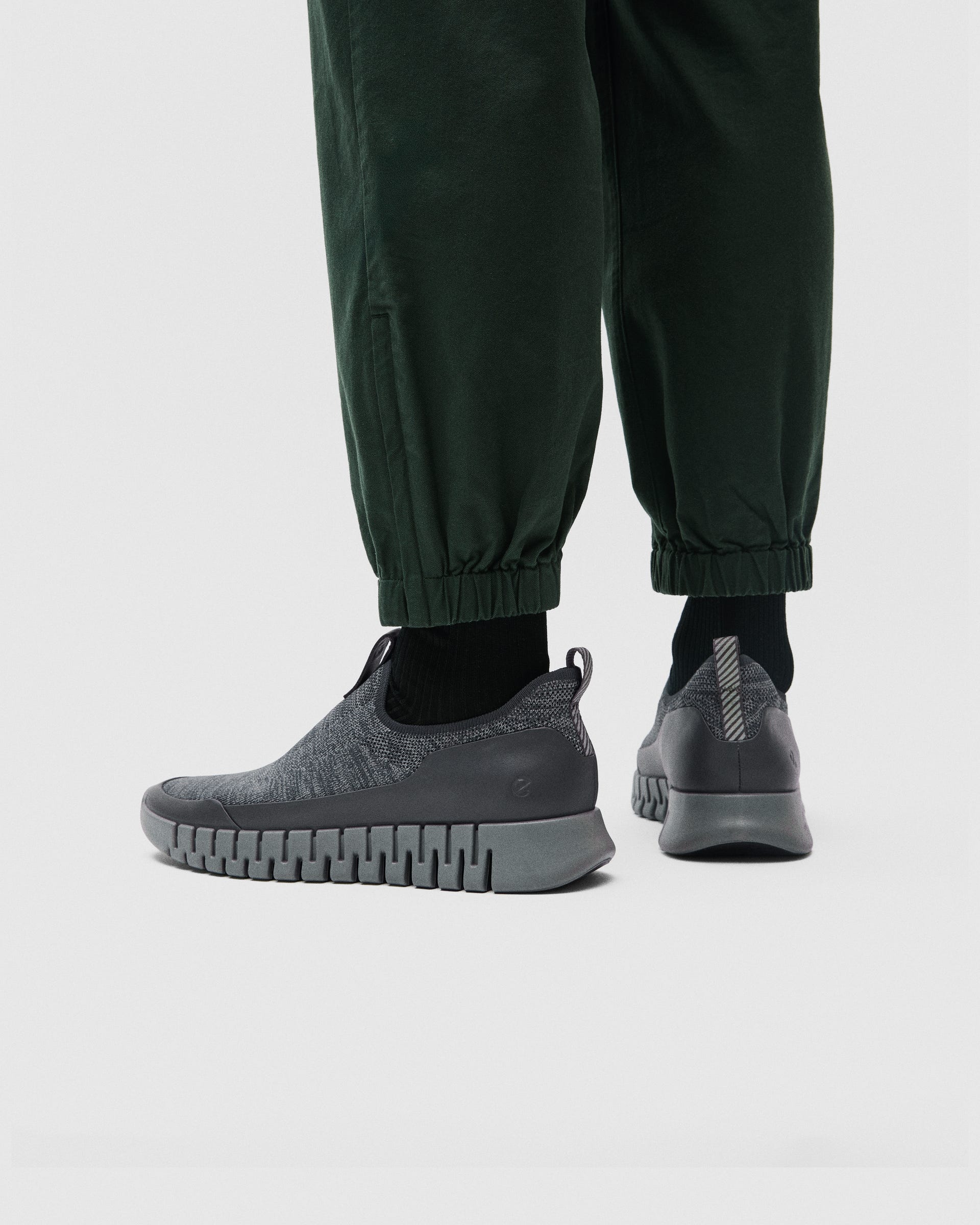 ECCO® GRUUV baskets en toile pour homme - Gris - Lifestyle image-1