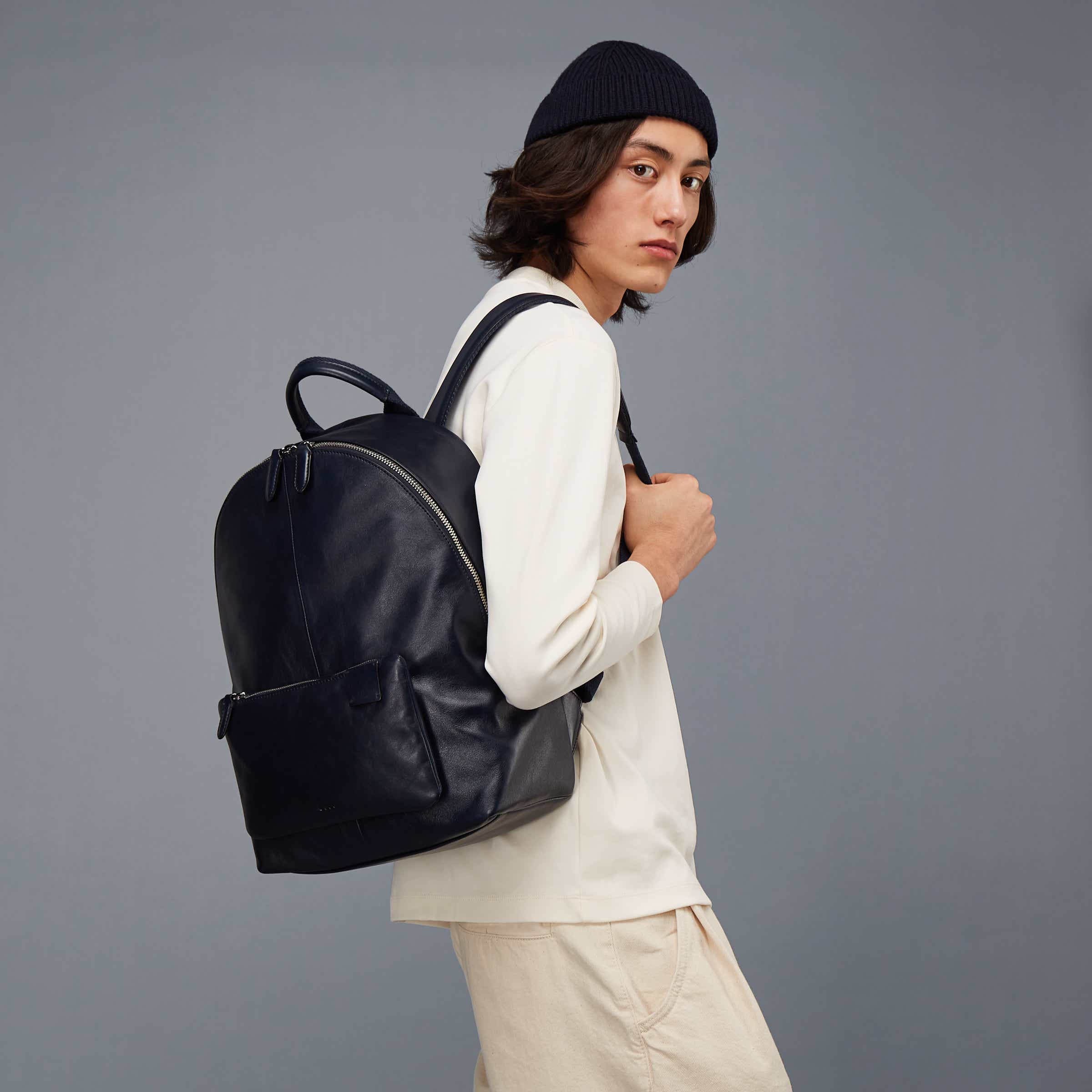 ECCO Journey Round Pack レザーバックパック - ブルー - Modelshot-1