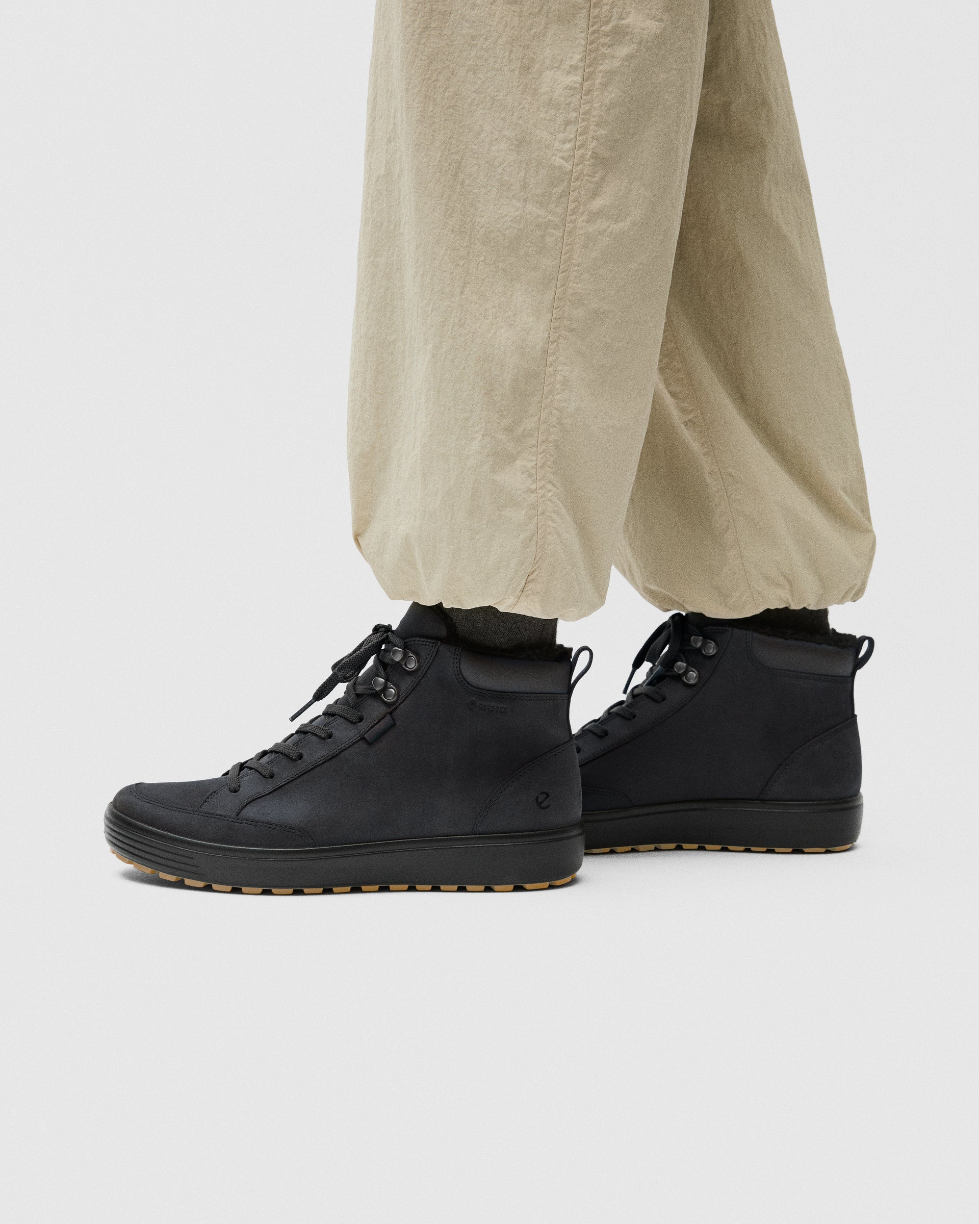 ECCO® Soft 7 Tred Herren Halbhoher Stiefel aus Leder mit Gore-Tex - Schwarz - Lifestyle image-1