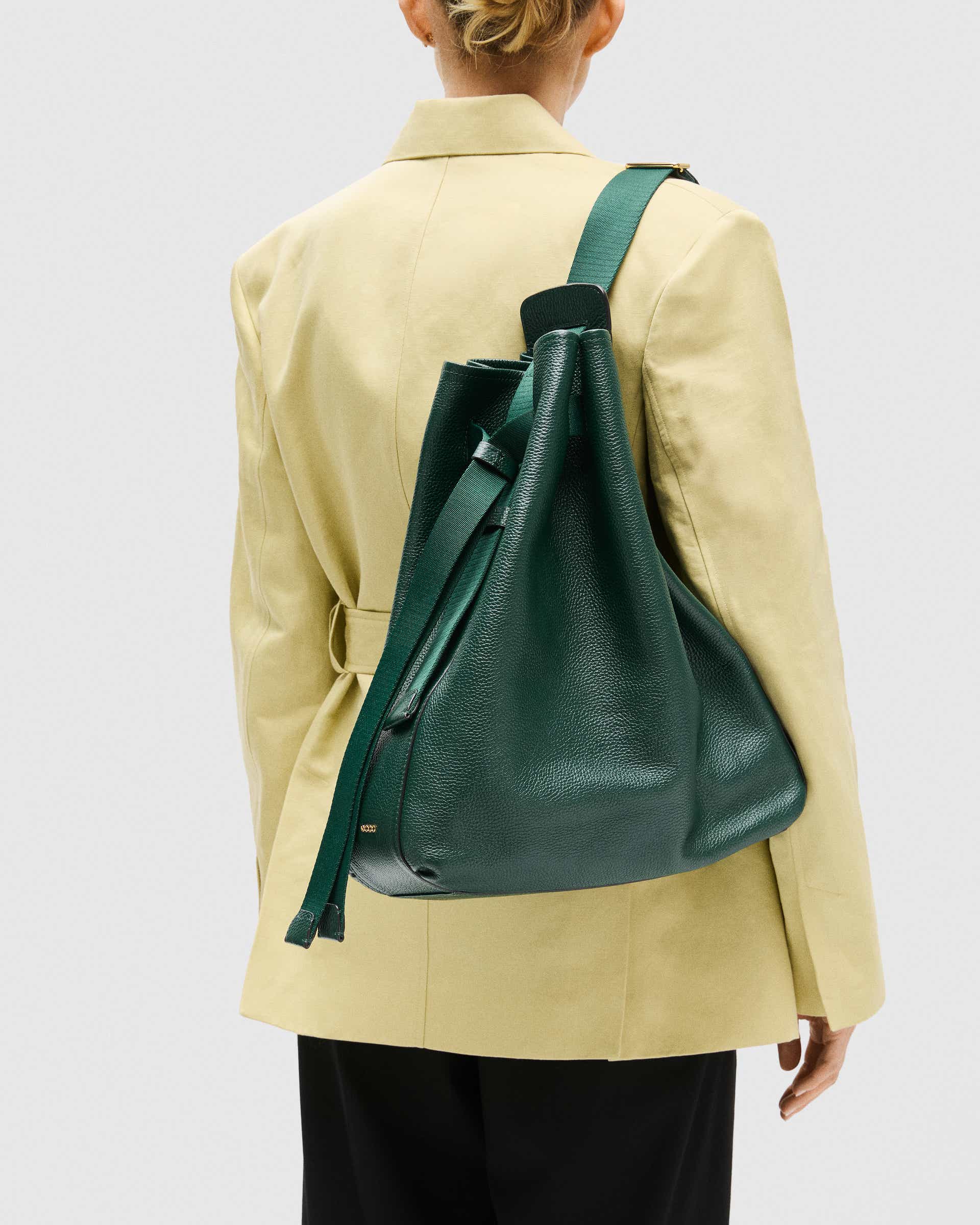 ECCO Sail Medium Pebbled レザーショルダーバッグ - グリーン - Lifestyle image-1