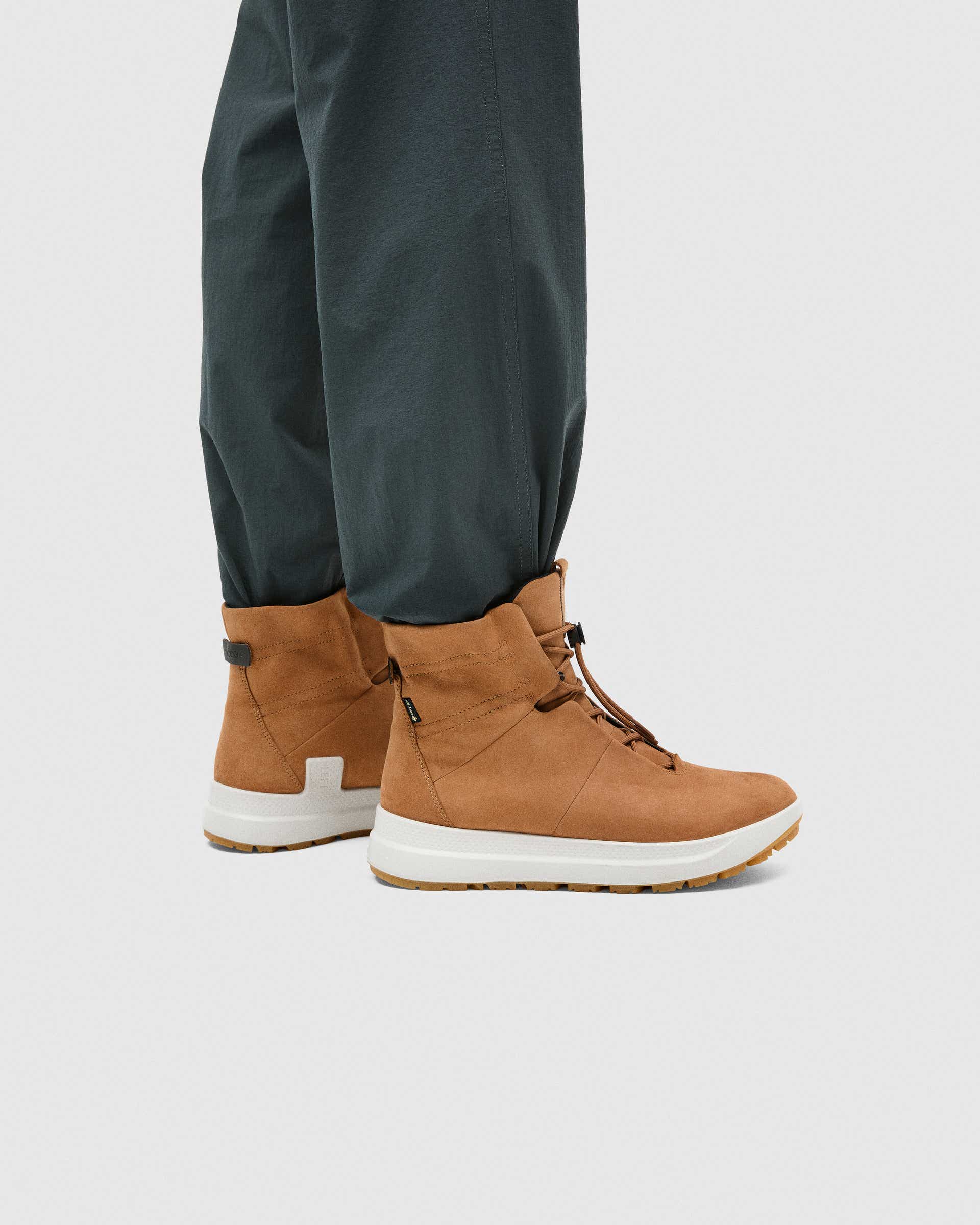 Damskie nubukowe buty outdoor za kostkę Gore-Tex ECCO® SOLICE - Brązowy - Lifestyle image-1