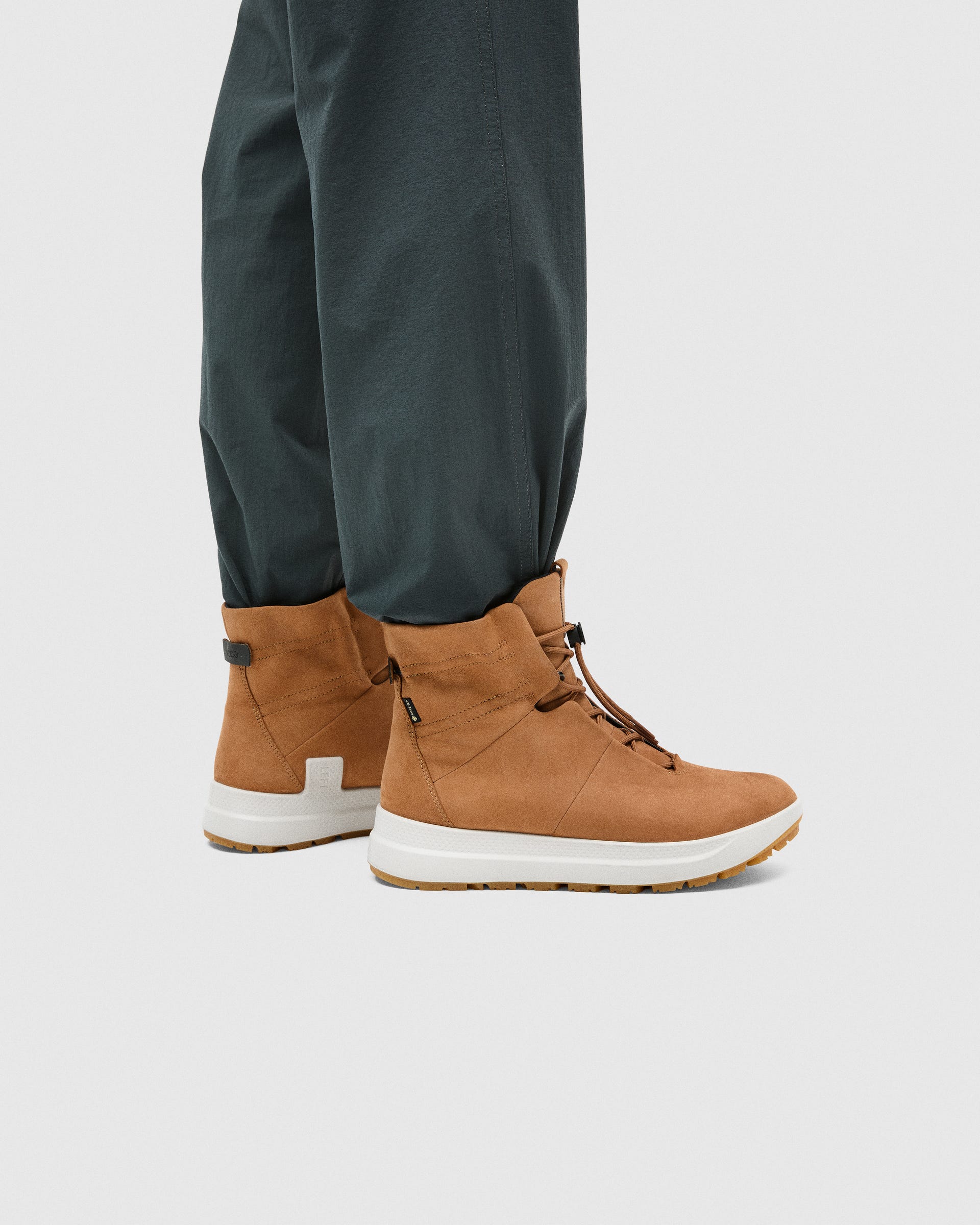 Damskie nubukowe buty outdoor za kostkę Gore-Tex ECCO® SOLICE - Brązowy - Lifestyle image-1