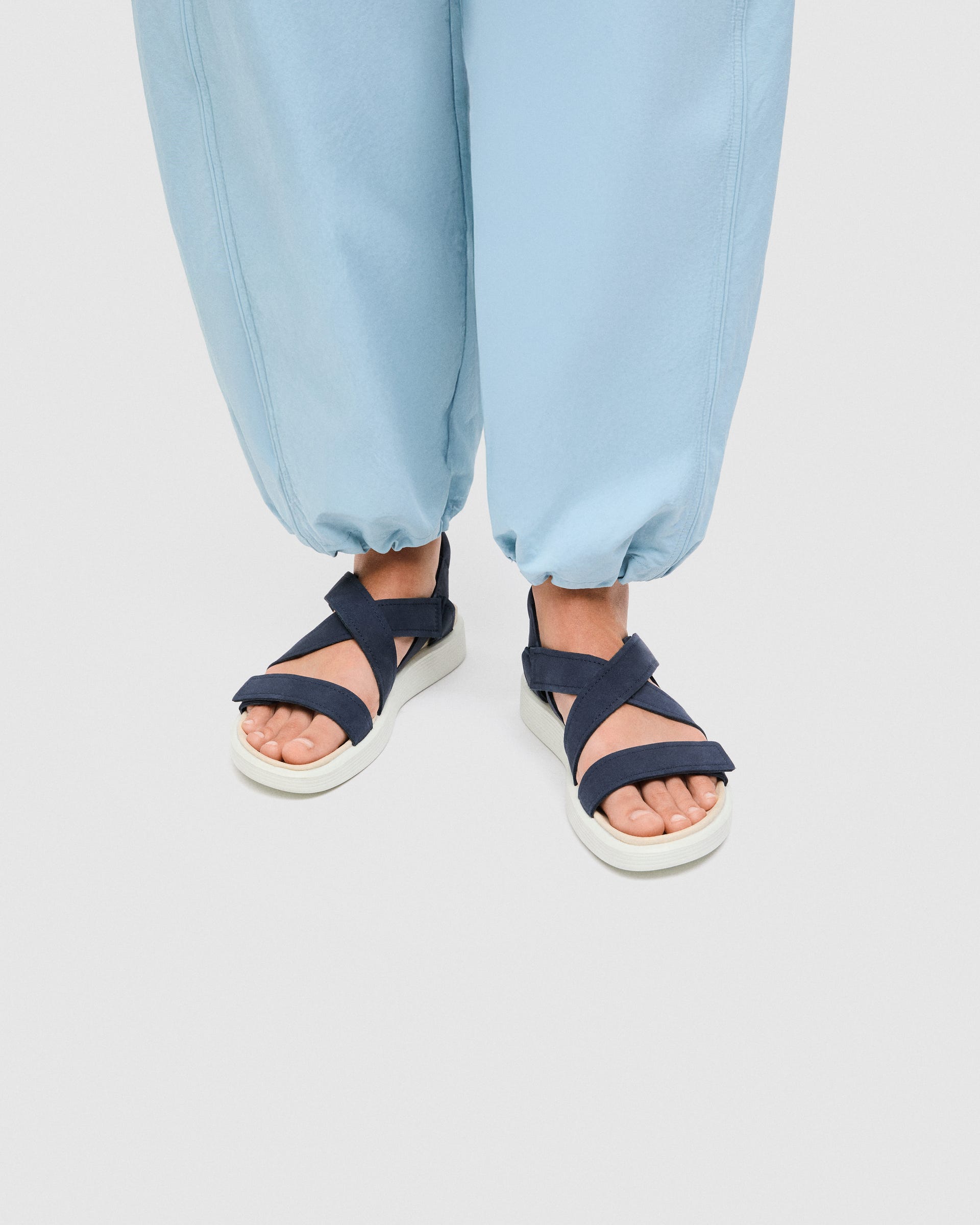 ECCO® SOFT SANDAL sandaler i nubuck med to remme til damer - Blå - Lifestyle image-1