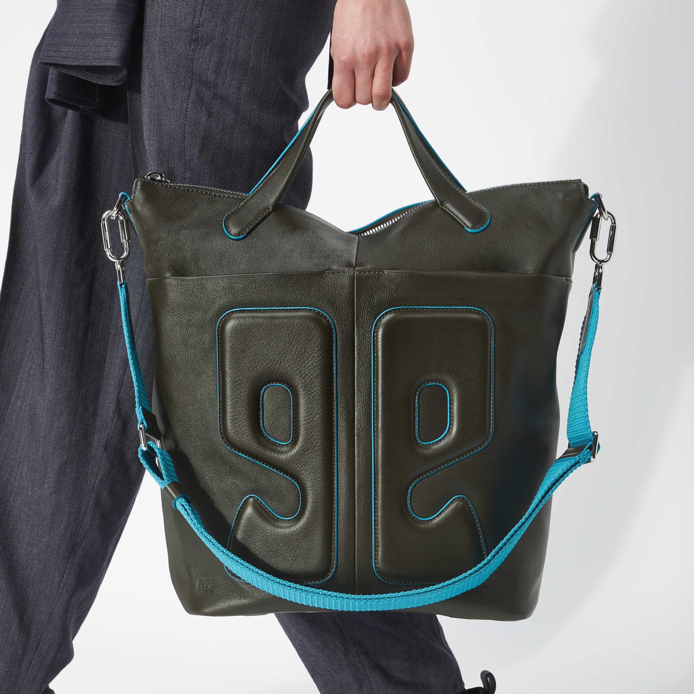 ECCO® E Emblem Leather Tote Bag - Green - Modelshot-1