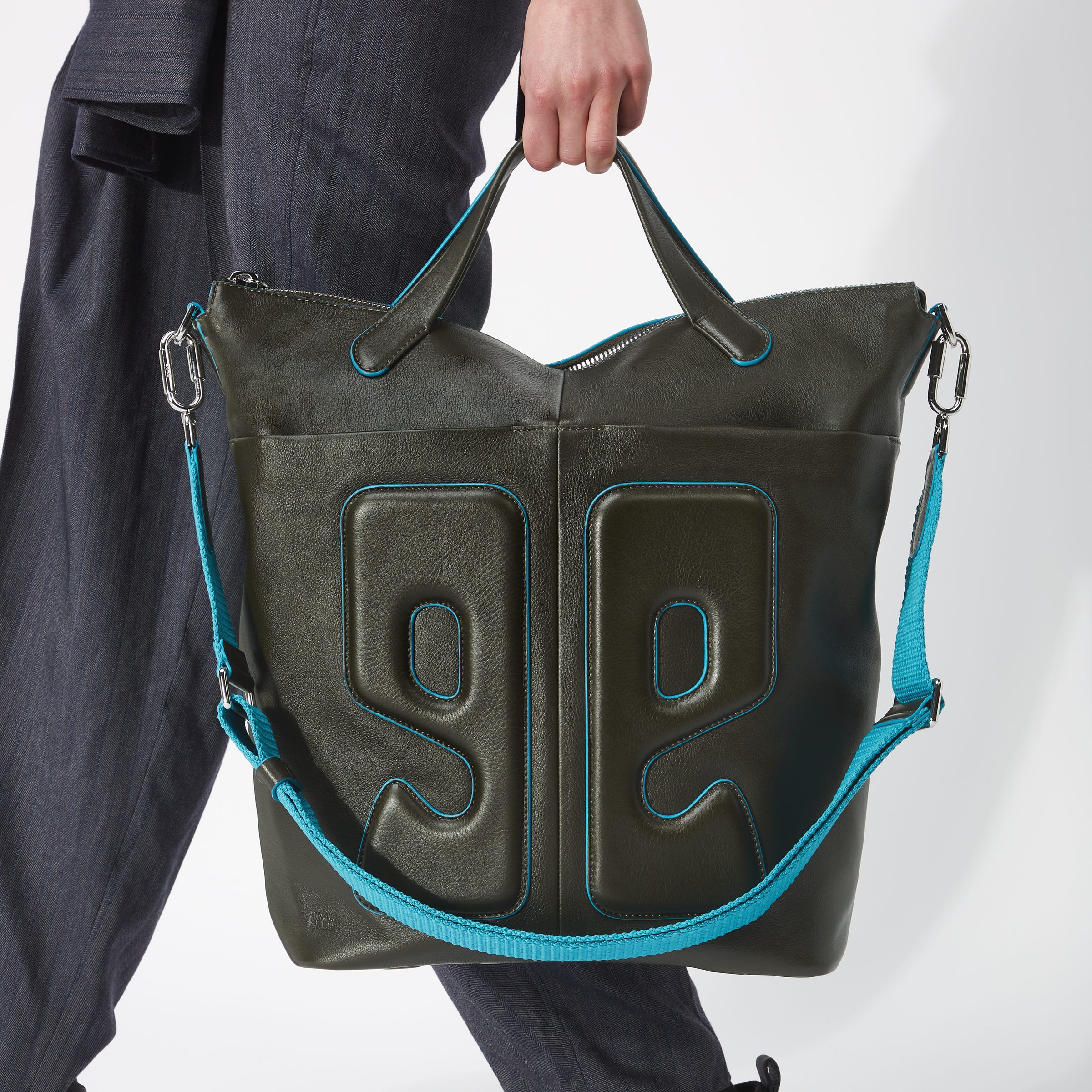 ECCO® E Emblem Leather Tote Bag - Green - Modelshot-1