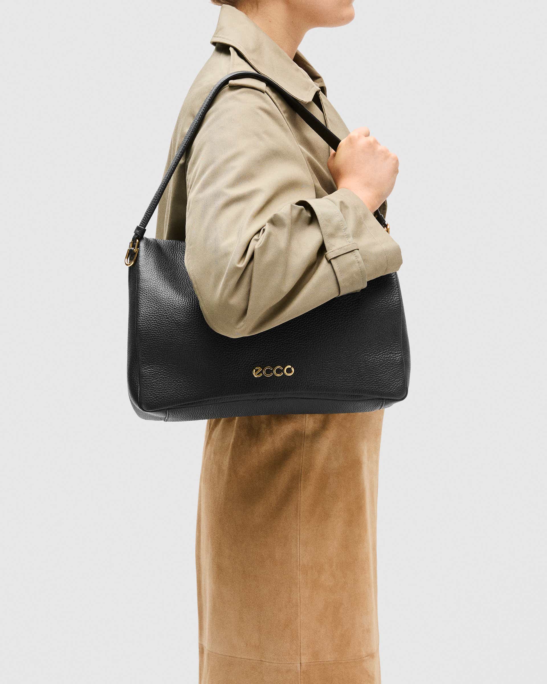Kožená crossbody kabelka ECCO® Pinch Bag - Černá - Lifestyle image-1