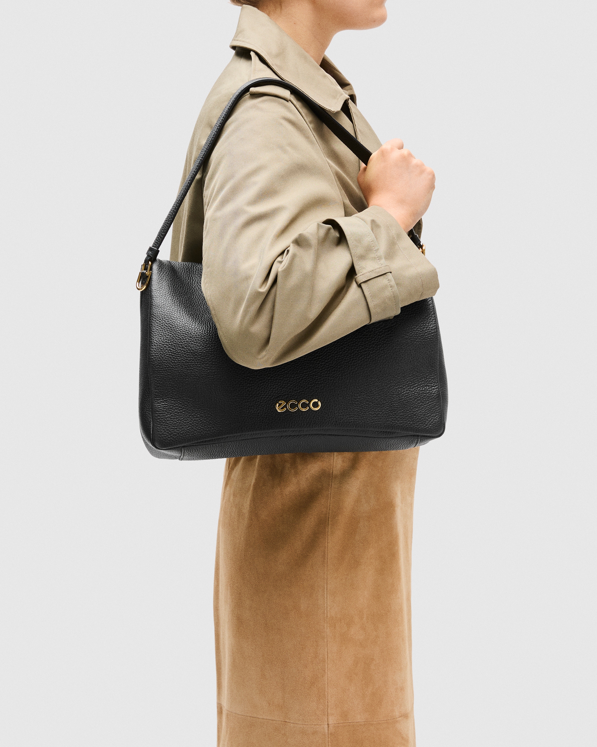 Kožená crossbody kabelka ECCO® Pinch Bag - Černá - Lifestyle image-1