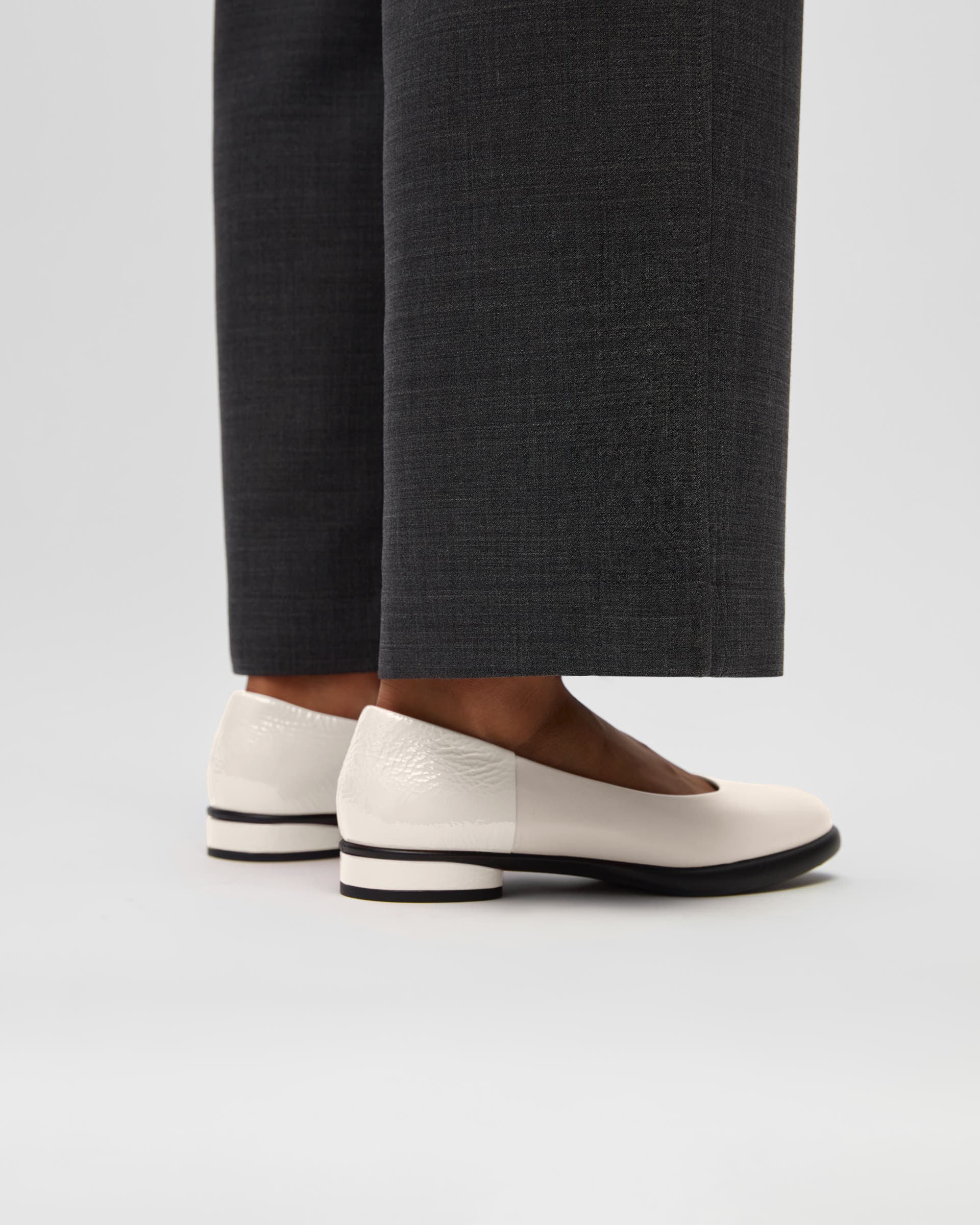 ECCO Sculpted LX ウィメンズ レザーバレリーナ - ベージュ - Lifestyle image-1