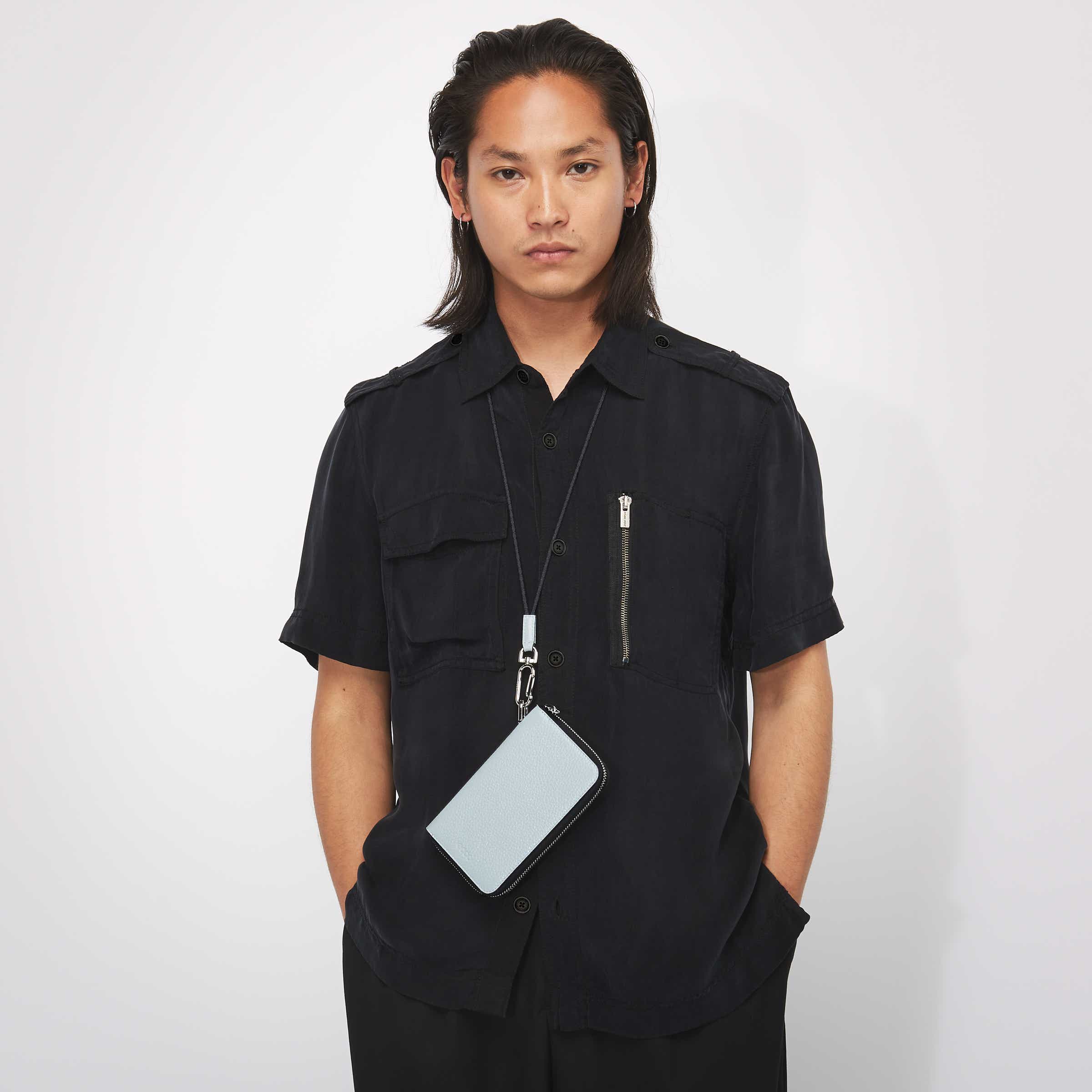 ECCO Wet レザースマホウォレット L - ブルー - Modelshot-1