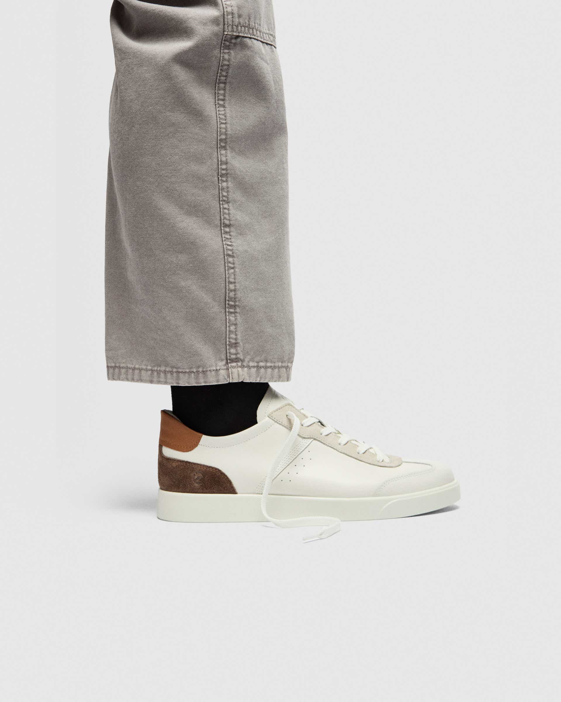 Pánské kožené tenisky ECCO® Street Lite - Bílá - Lifestyle image-1