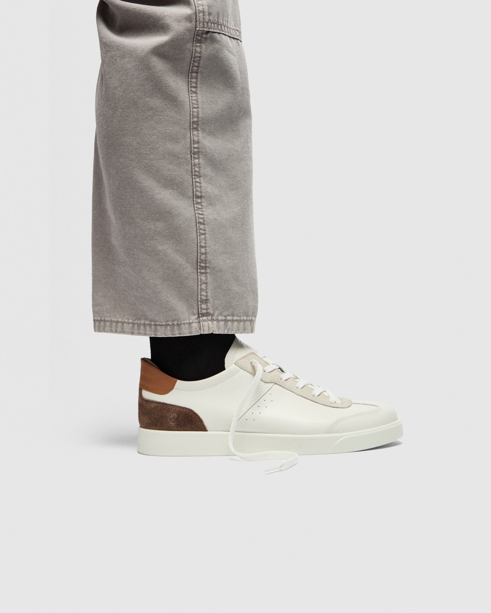 ECCO® Street Lite Herren Ledersneaker - Weiss - Lifestyle image-1