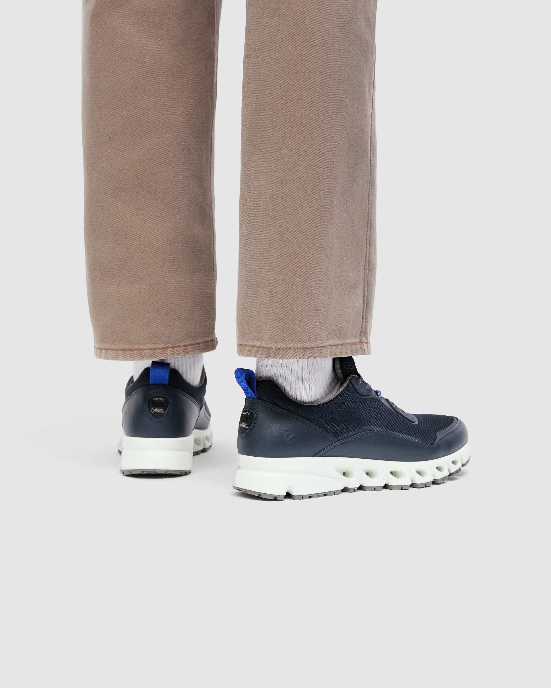 ECCO Multi Vent Low メンズ テキスタイルGore-Texシューズ - ブルー - Lifestyle image-1