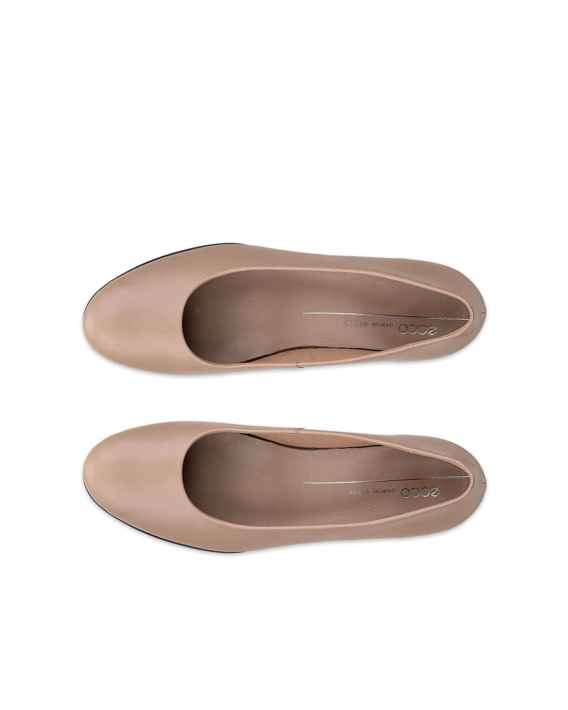 ECCO Dress Classic 35 ウィメンズ レザーブロックヒールパンプス - ベージュ - Top left pair