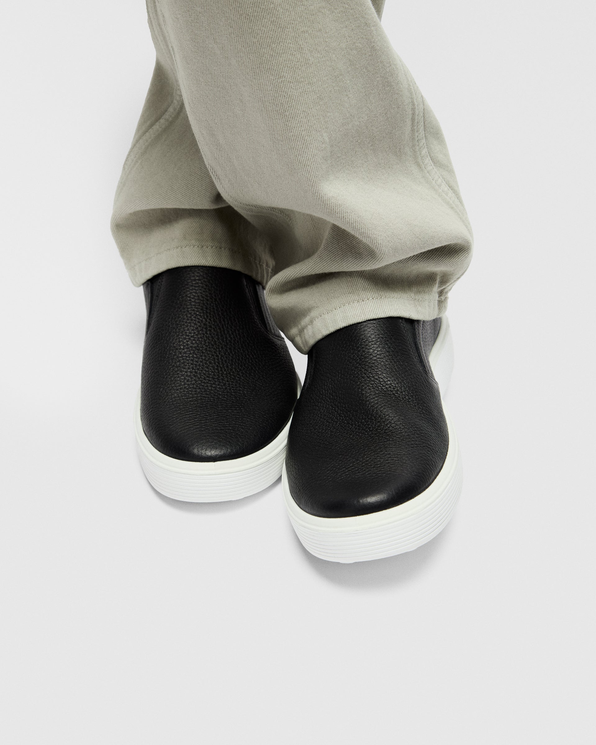 ECCO SOFT 60 MEN'S SLIP-ON - Black - Lifestyle image-1