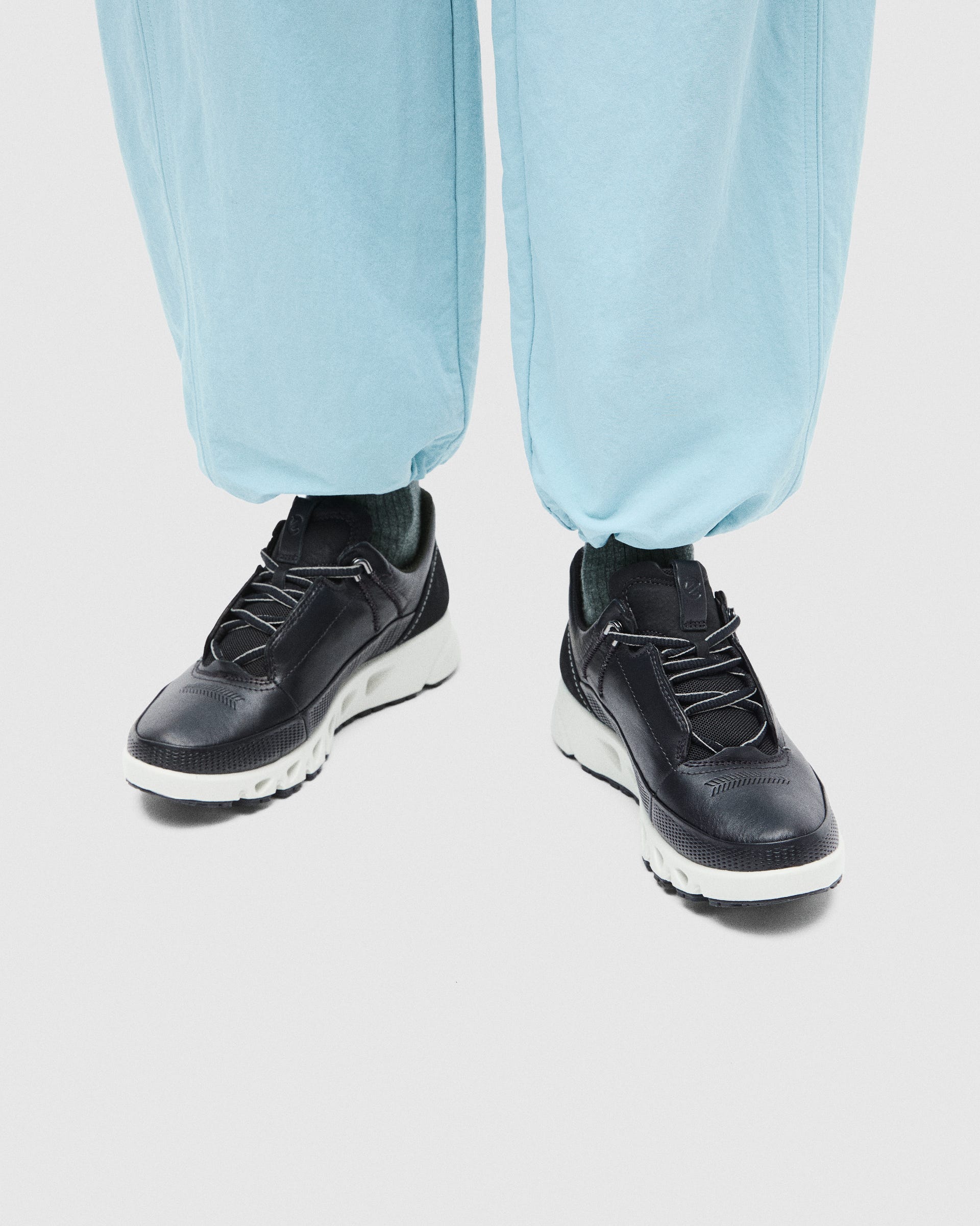 Women's ECCO® Multi-Vent Leather Gore-Tex Shoe - Black - Lifestyle image-1