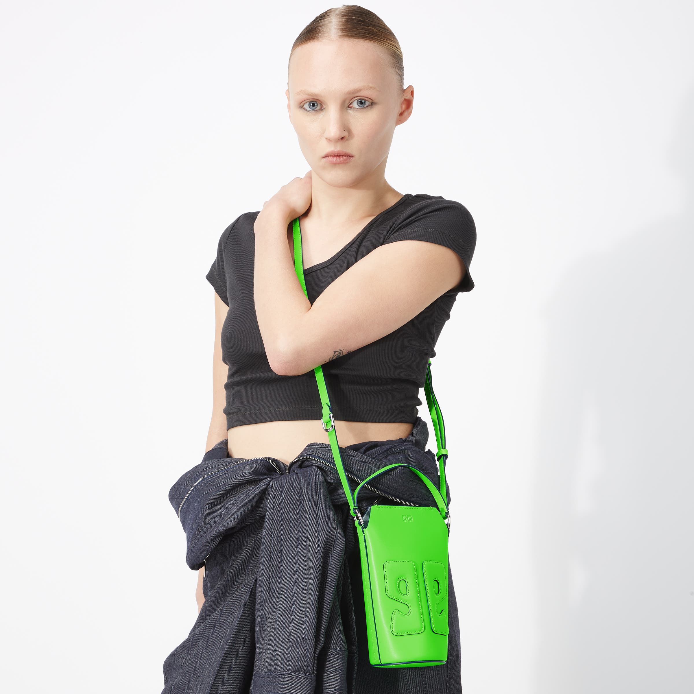 ECCO® E Pot Leather Crossbody Bag - Green - Modelshot-1