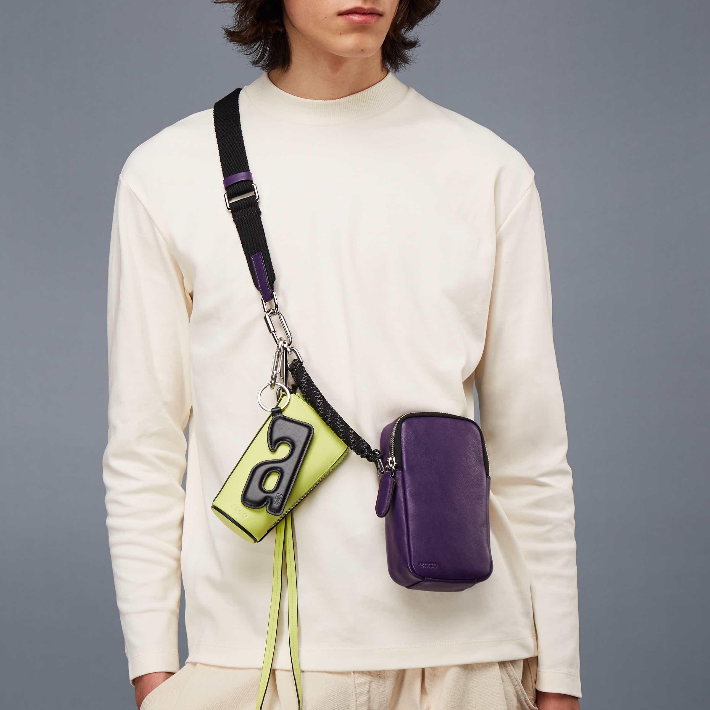 ECCO® E Padded 'A' Leather Charm - Black - Modelshot-1