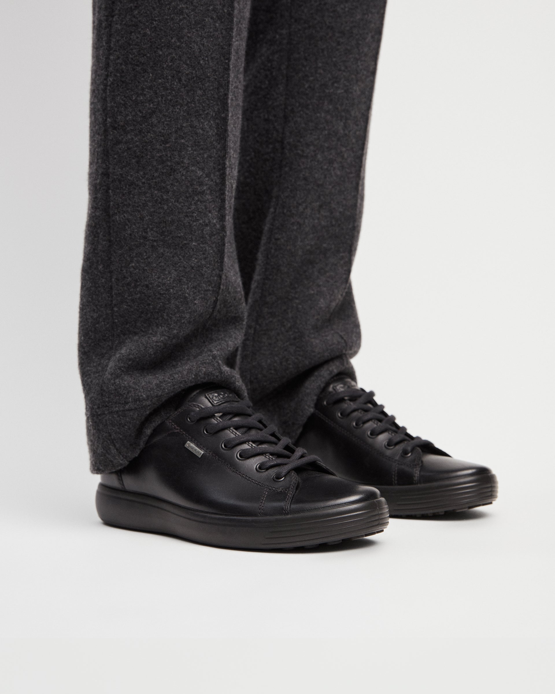Pánske kožené tenisky ECCO® Soft 7 - Čierna - Lifestyle image-1