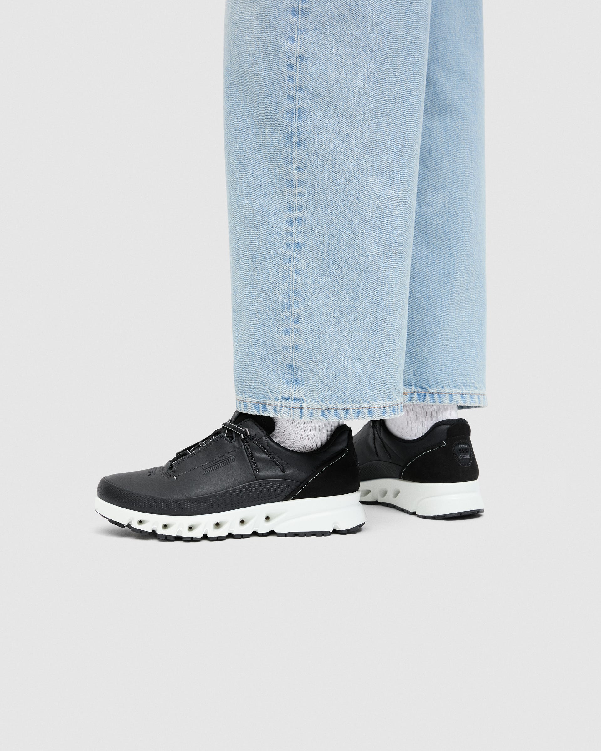 ECCO® Multi-Vent Herren Lederschuh mit Gore-Tex - Schwarz - Lifestyle image-1