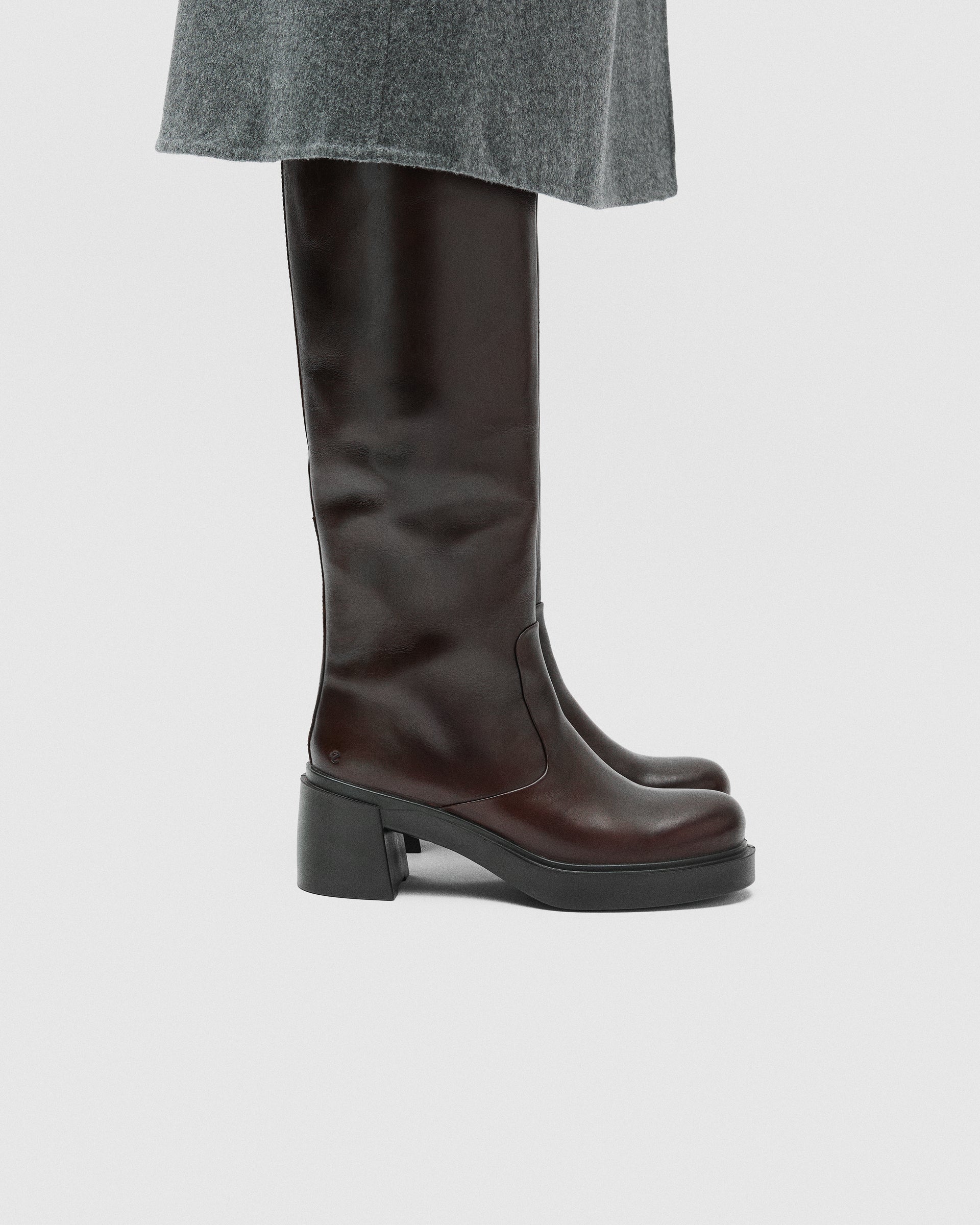 ECCO® METROPOLE SEOUL 45 bottes hautes en cuir pour femme - Brun - Lifestyle image-1