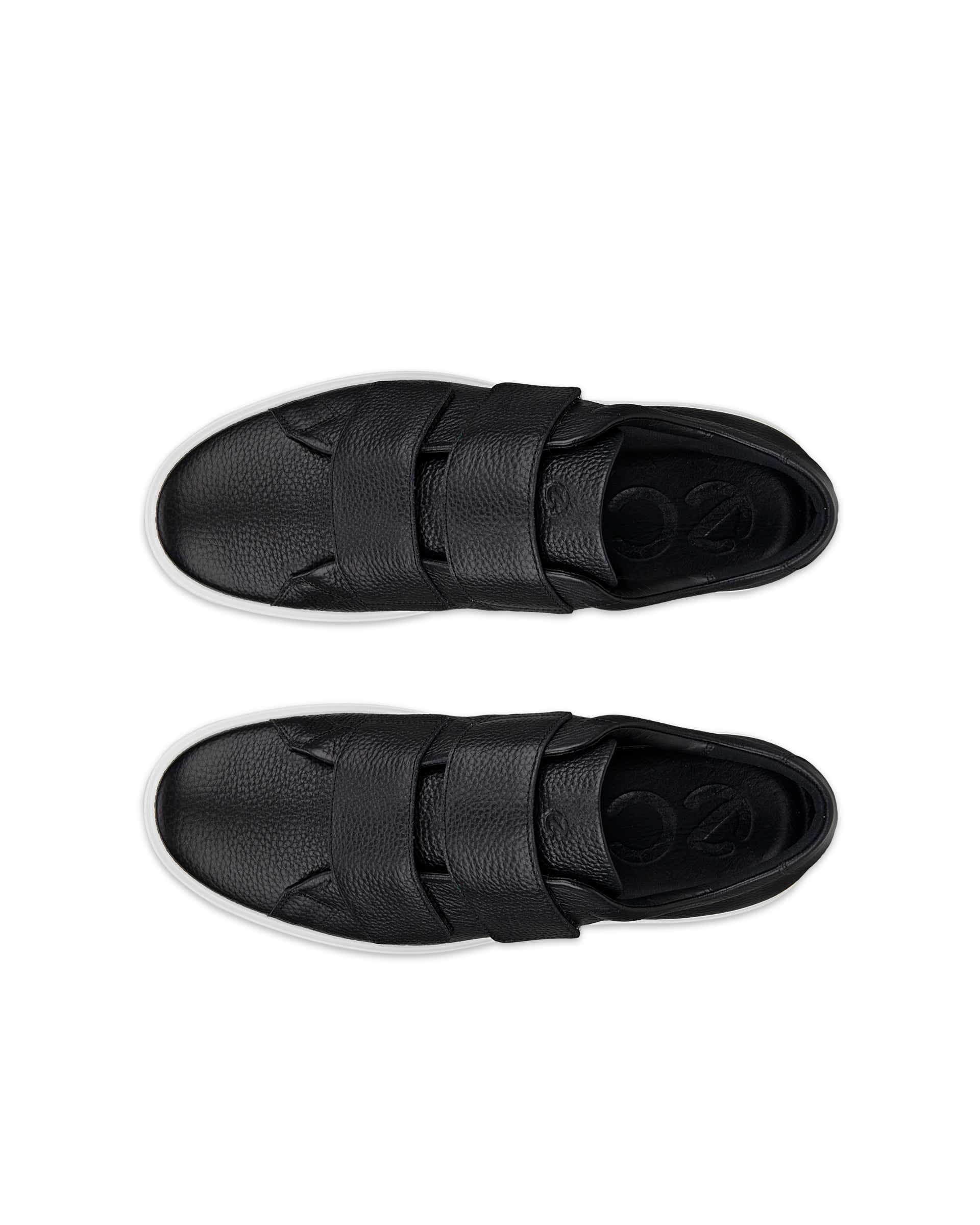 Men's ECCO® Soft 60 Leather Sneaker - Black - Top left pair