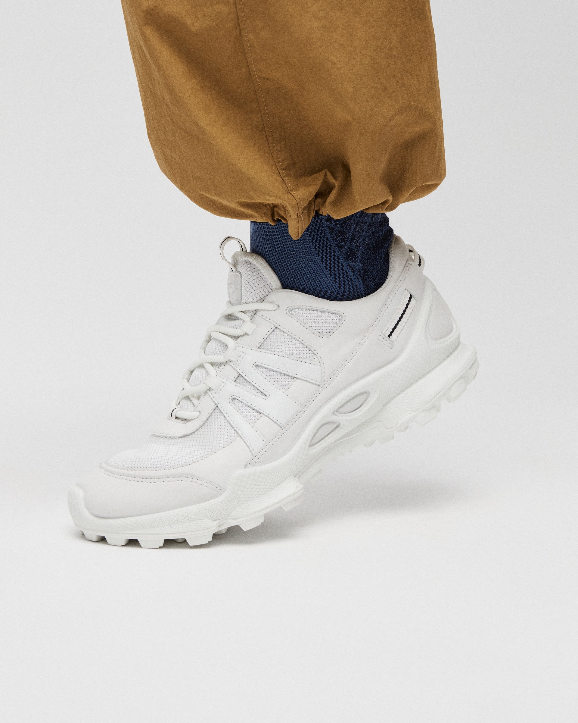 Zapatillas de piel Gore-Tex ECCO® Biom C-Trail para mujer - Blanco - Lifestyle image-1
