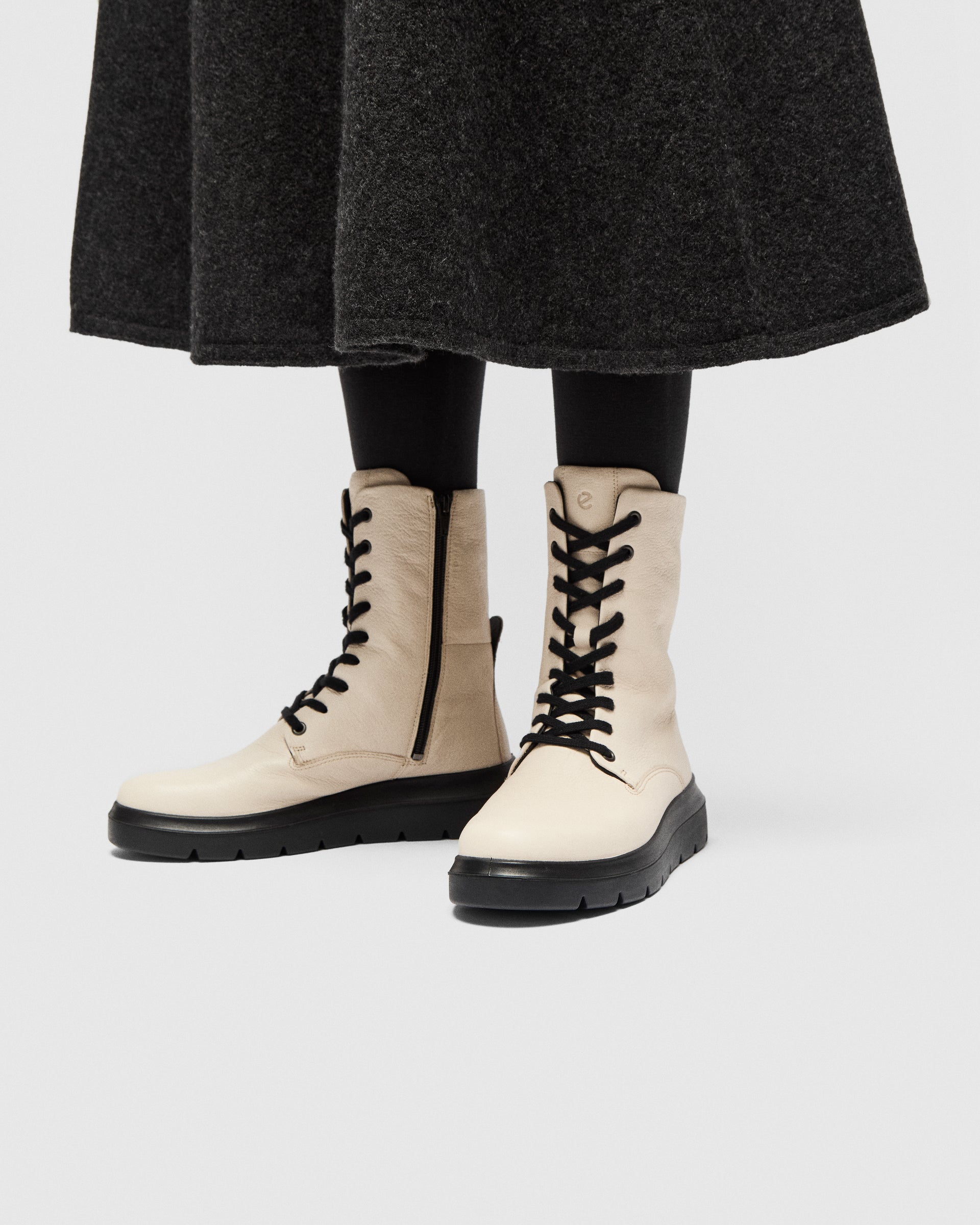 ECCO Nouvelle ウィメンズ レザーレースアップブーツ - ブラウン - Lifestyle image-1